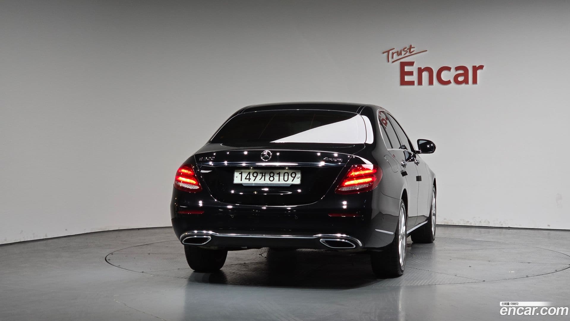 Main__Slider__Photo:E-Class Mercedes-Benz 2020.4-3