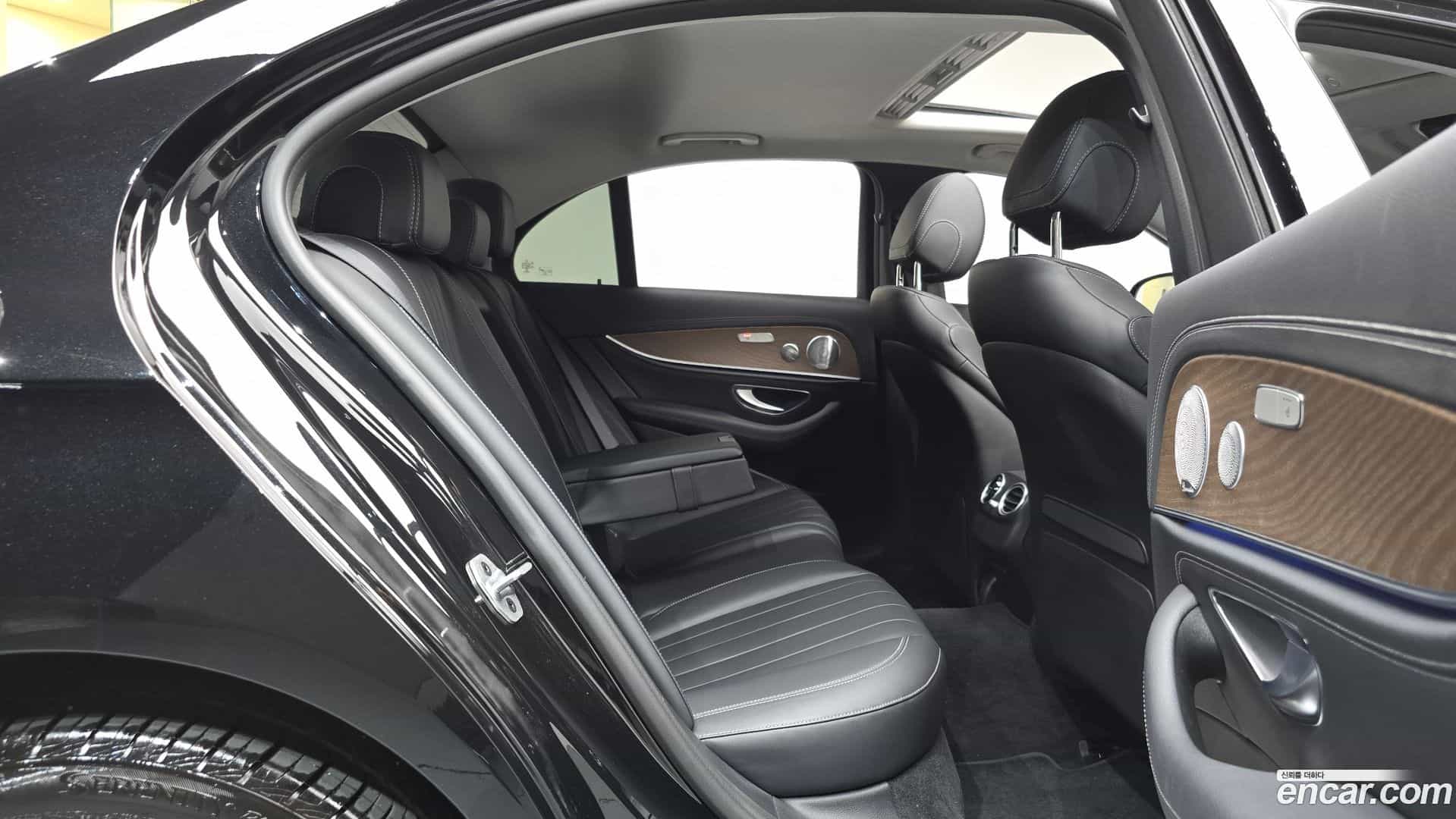 E-Class Mercedes-Benz 2020.4-OPTION-016