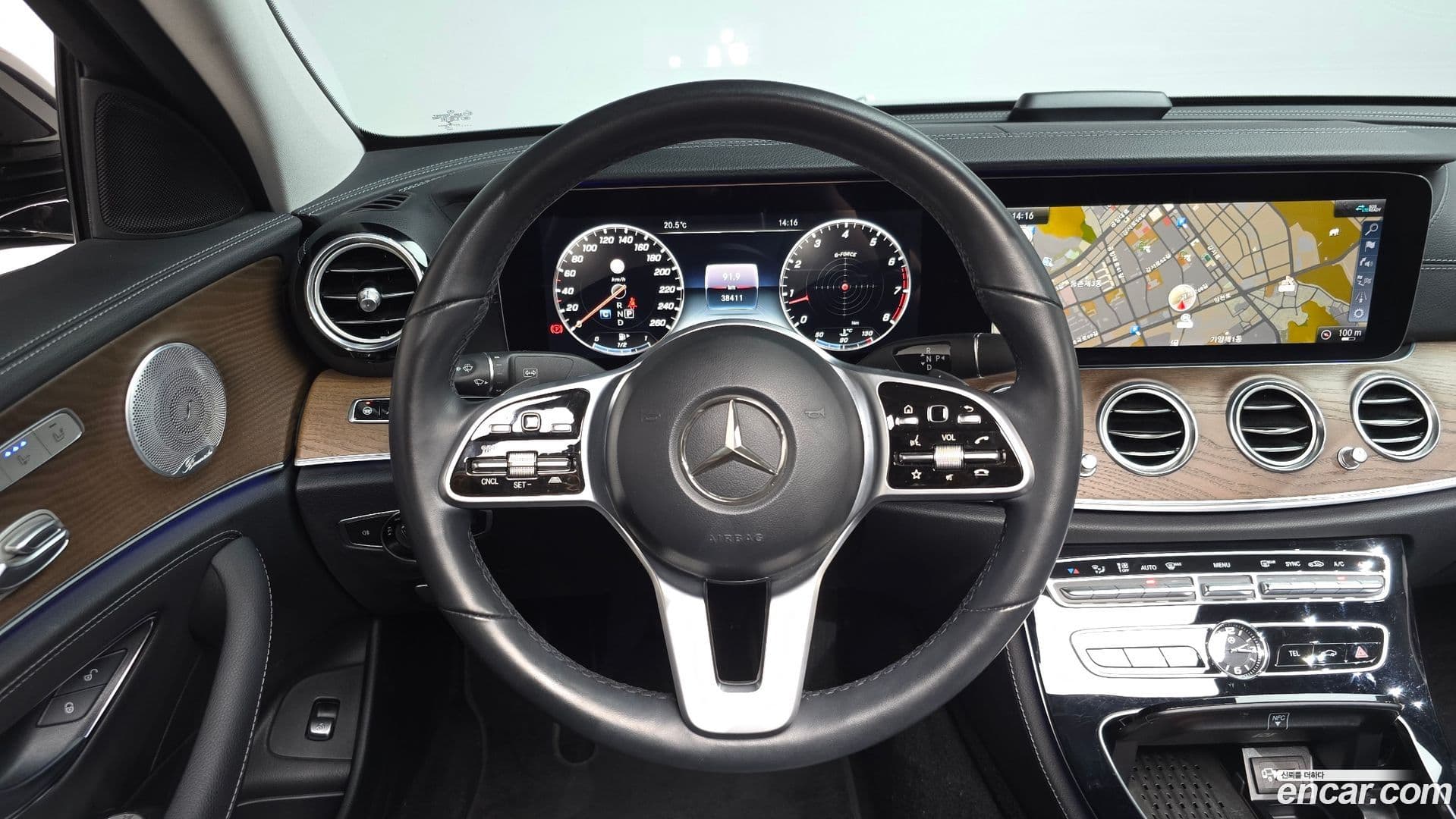 Main__Slider__Photo:E-Class Mercedes-Benz 2020.4-13
