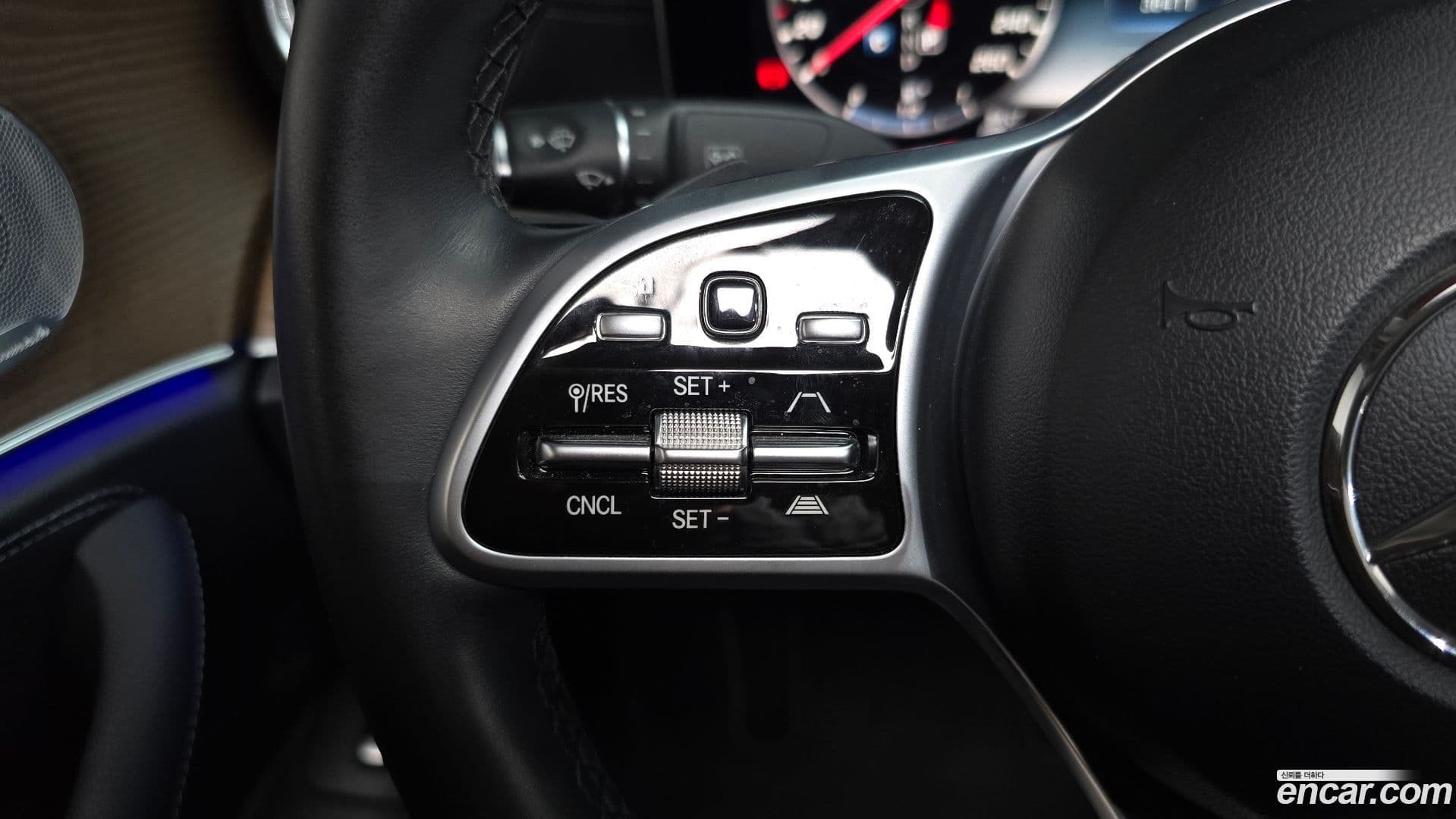 Main__Slider__Photo:E-Class Mercedes-Benz 2020.4-16