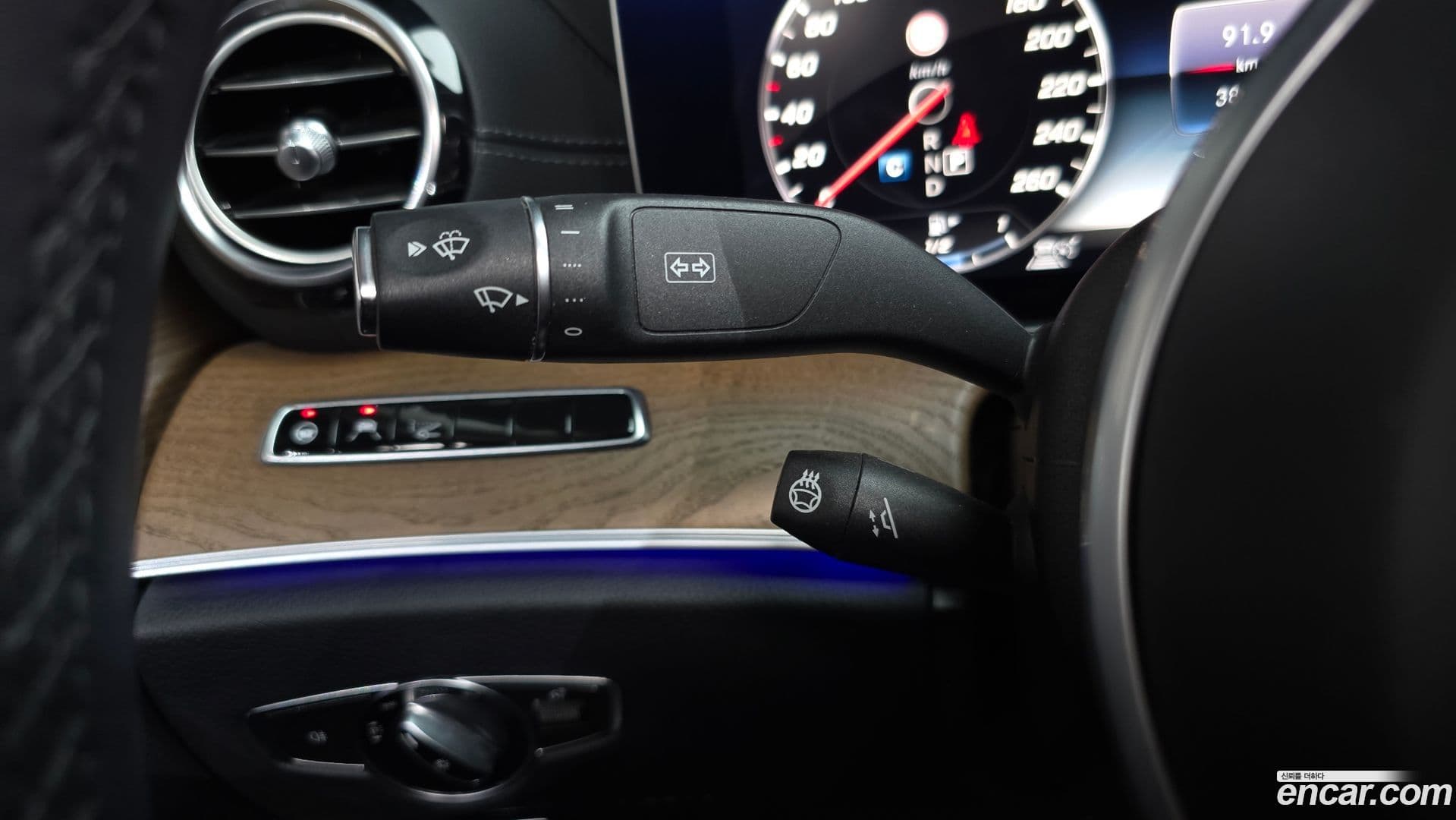 Main__Slider__Photo:E-Class Mercedes-Benz 2020.4-17