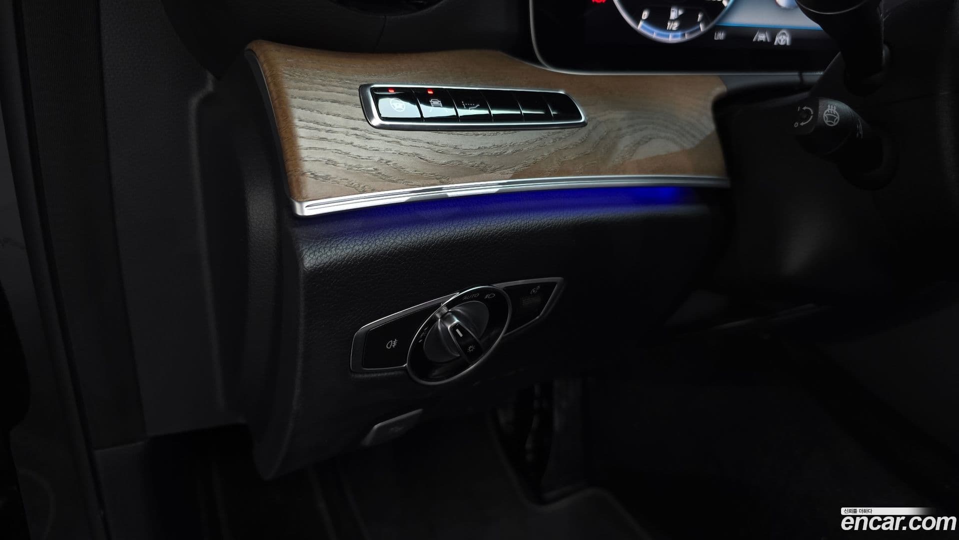 Main__Slider__Photo:E-Class Mercedes-Benz 2020.4-18