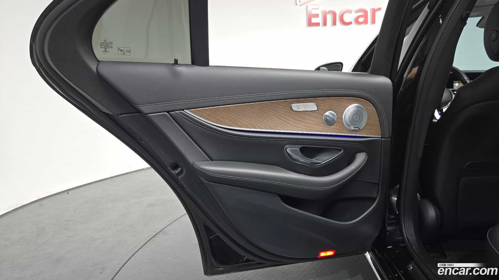 E-Class Mercedes-Benz 2020.4-INNER-035