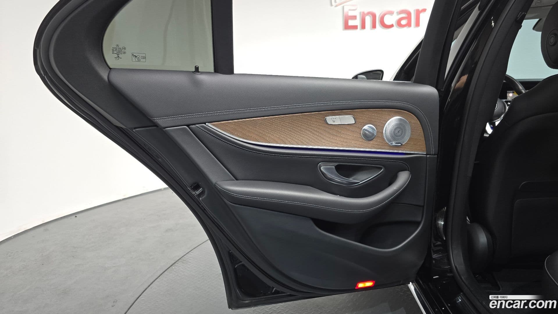 Main__Slider__Photo:E-Class Mercedes-Benz 2020.4-25