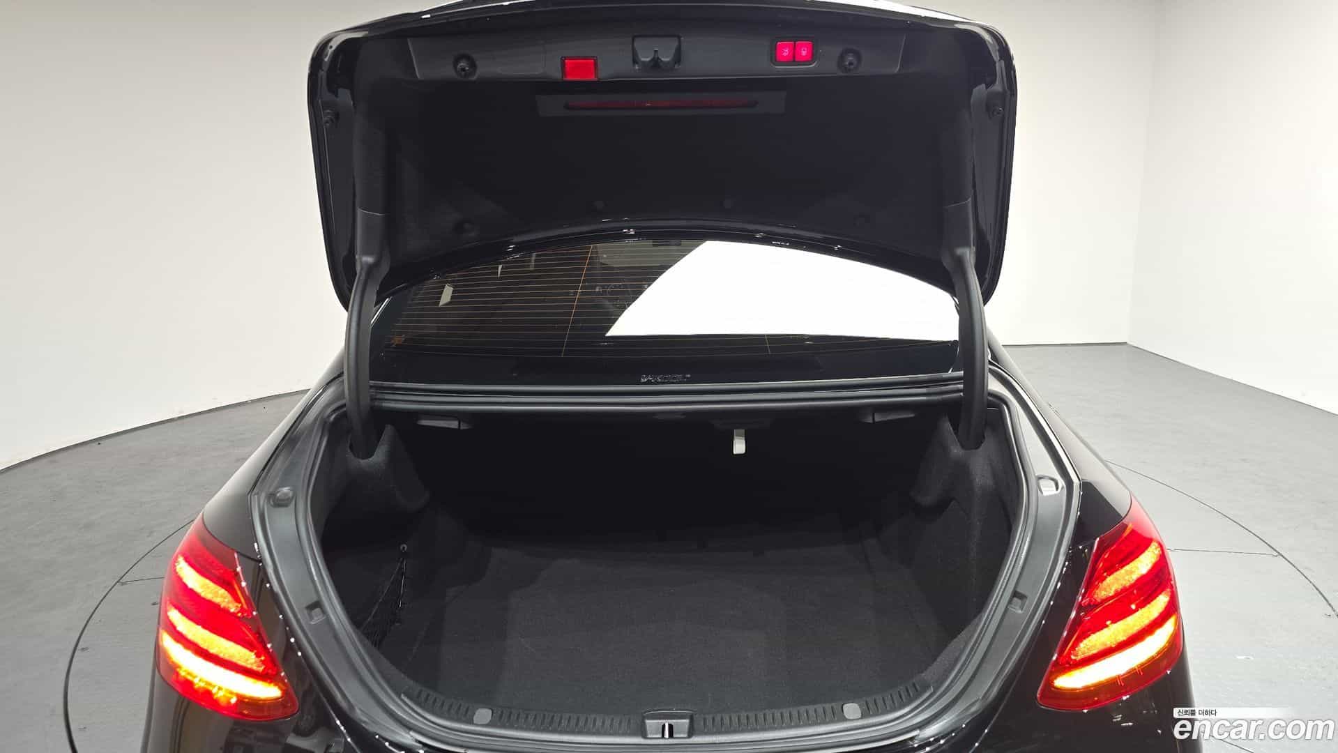 E-Class Mercedes-Benz 2020.4-OPTION-040
