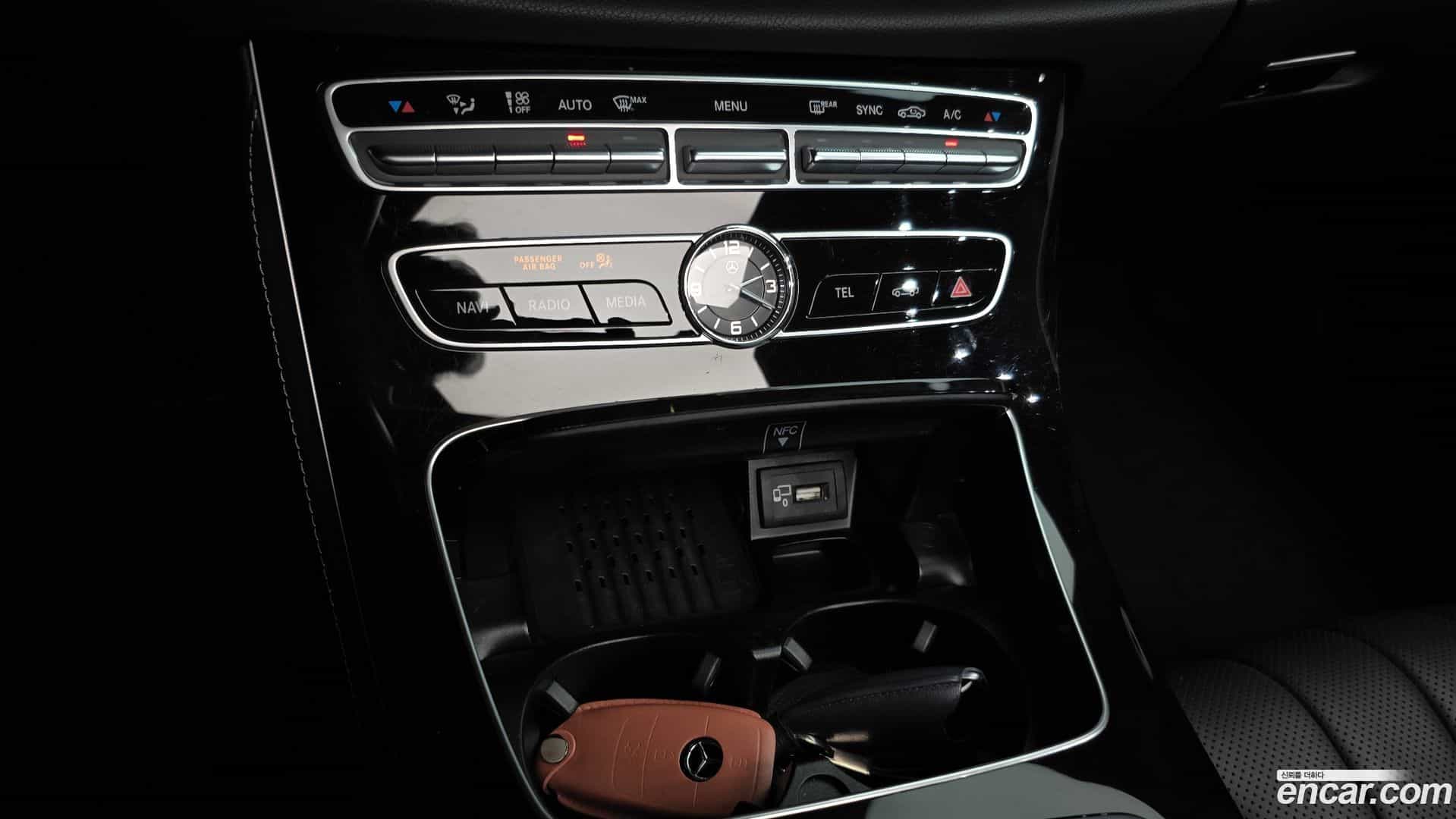 E-Class Mercedes-Benz 2020.4-OPTION-043