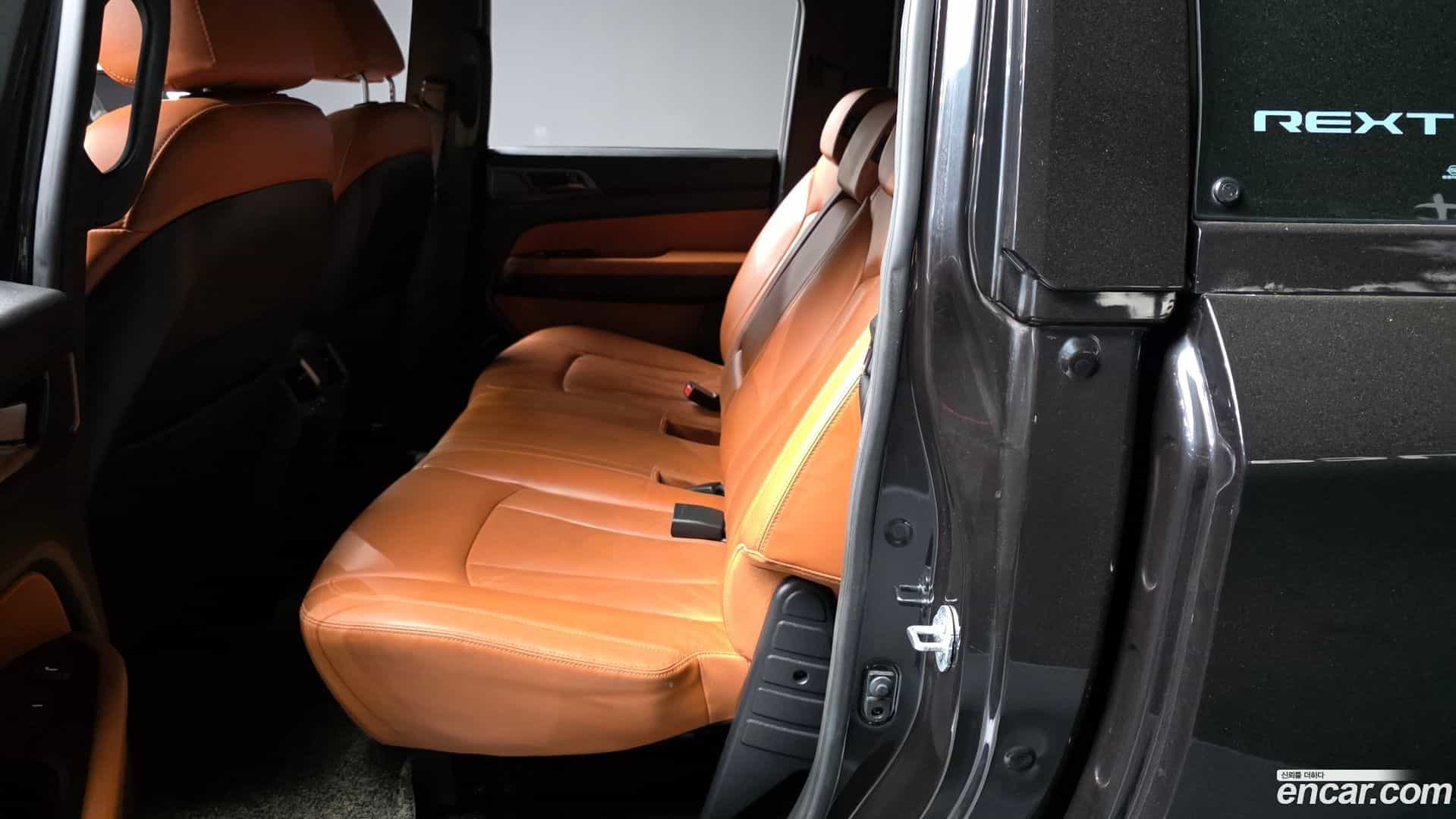 Rexton KG Mobility 2021.4-INNER-036