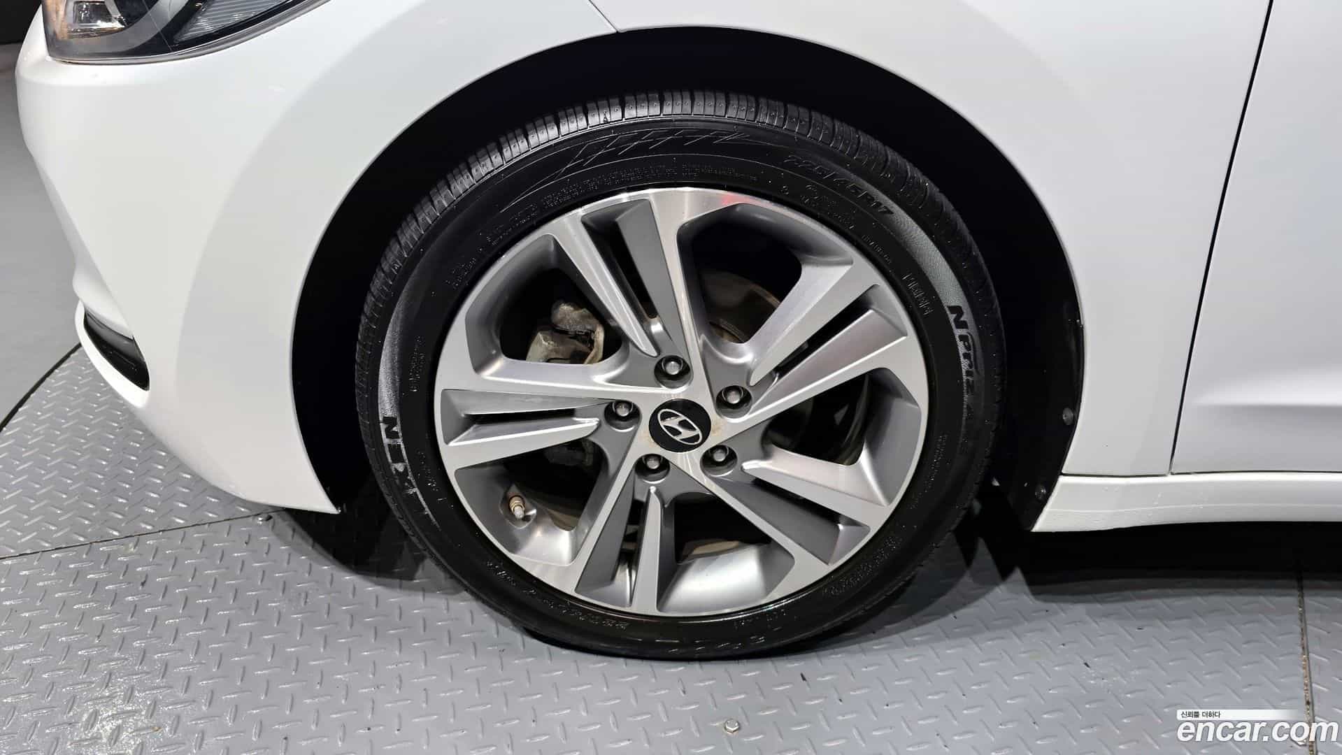 AVANTE Hyundai 2017.10-OUTER-005
