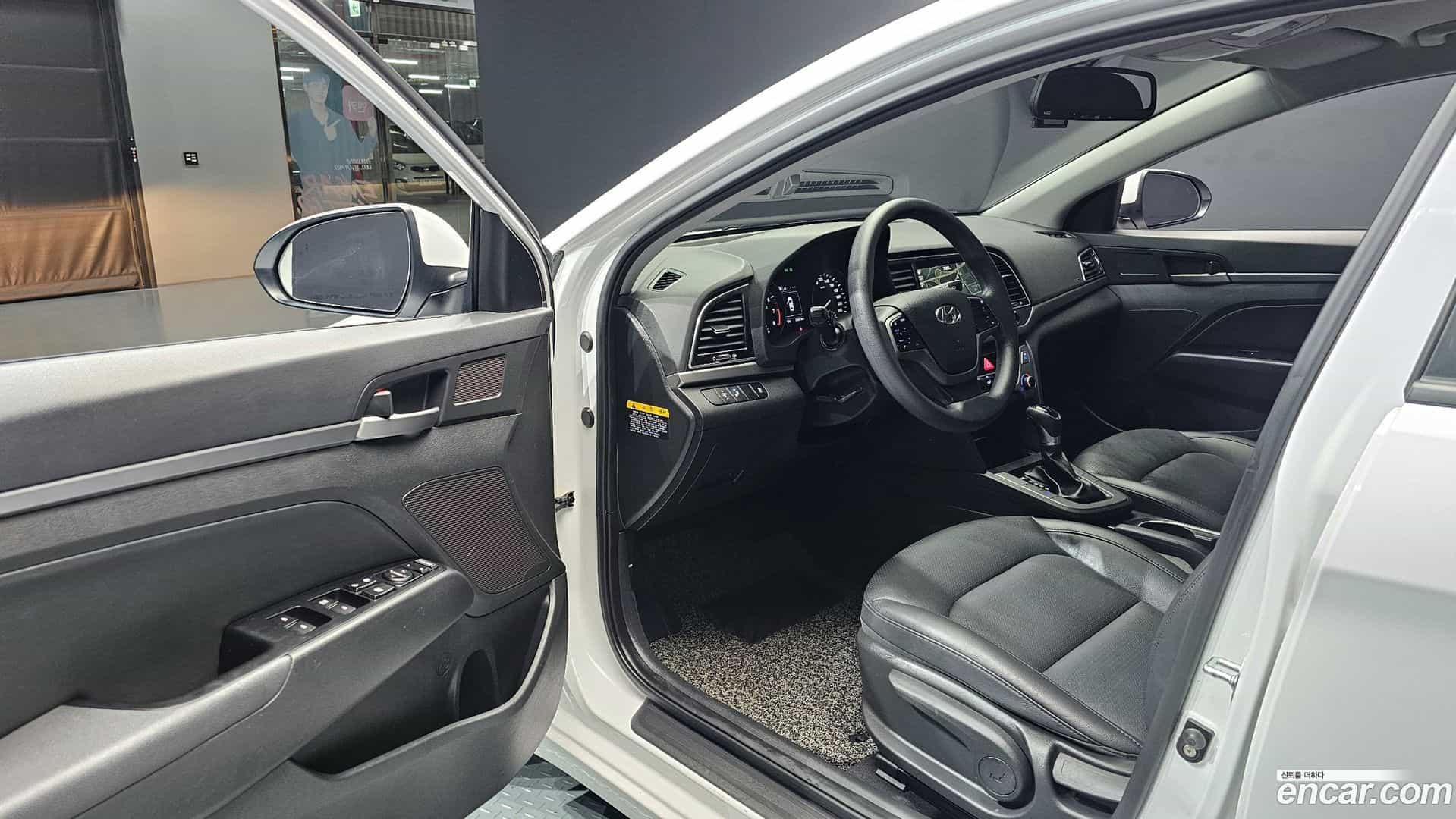 AVANTE Hyundai 2017.10-INNER-010