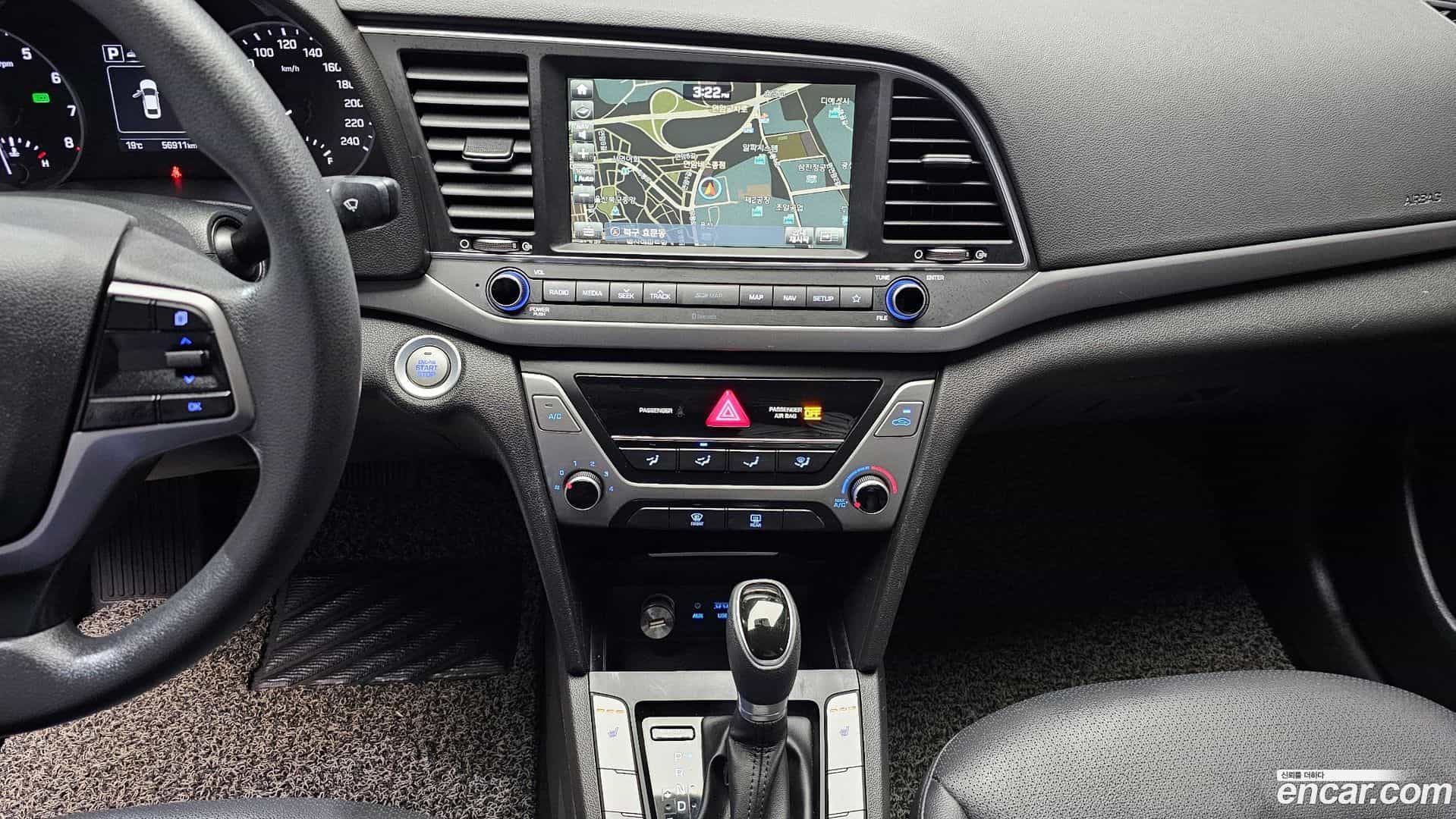 AVANTE Hyundai 2017.10-OPTION-018