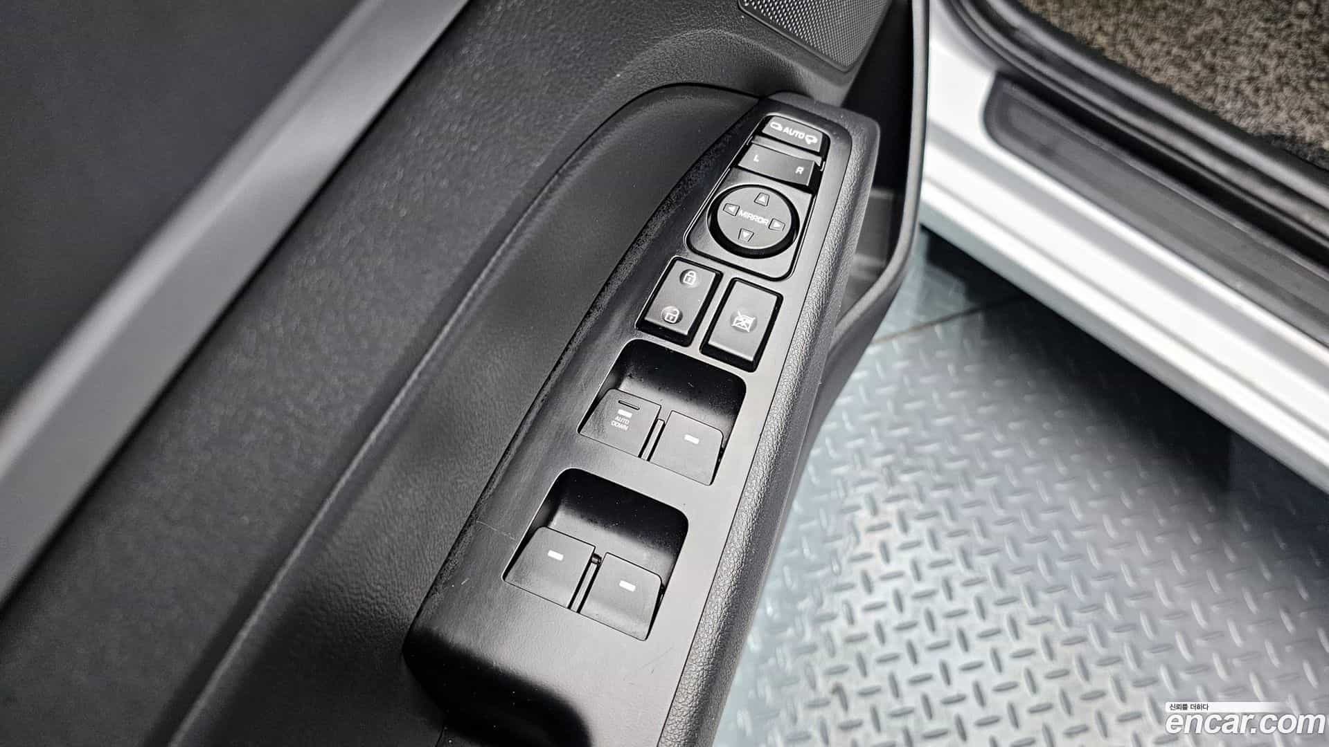 AVANTE Hyundai 2017.10-OPTION-021