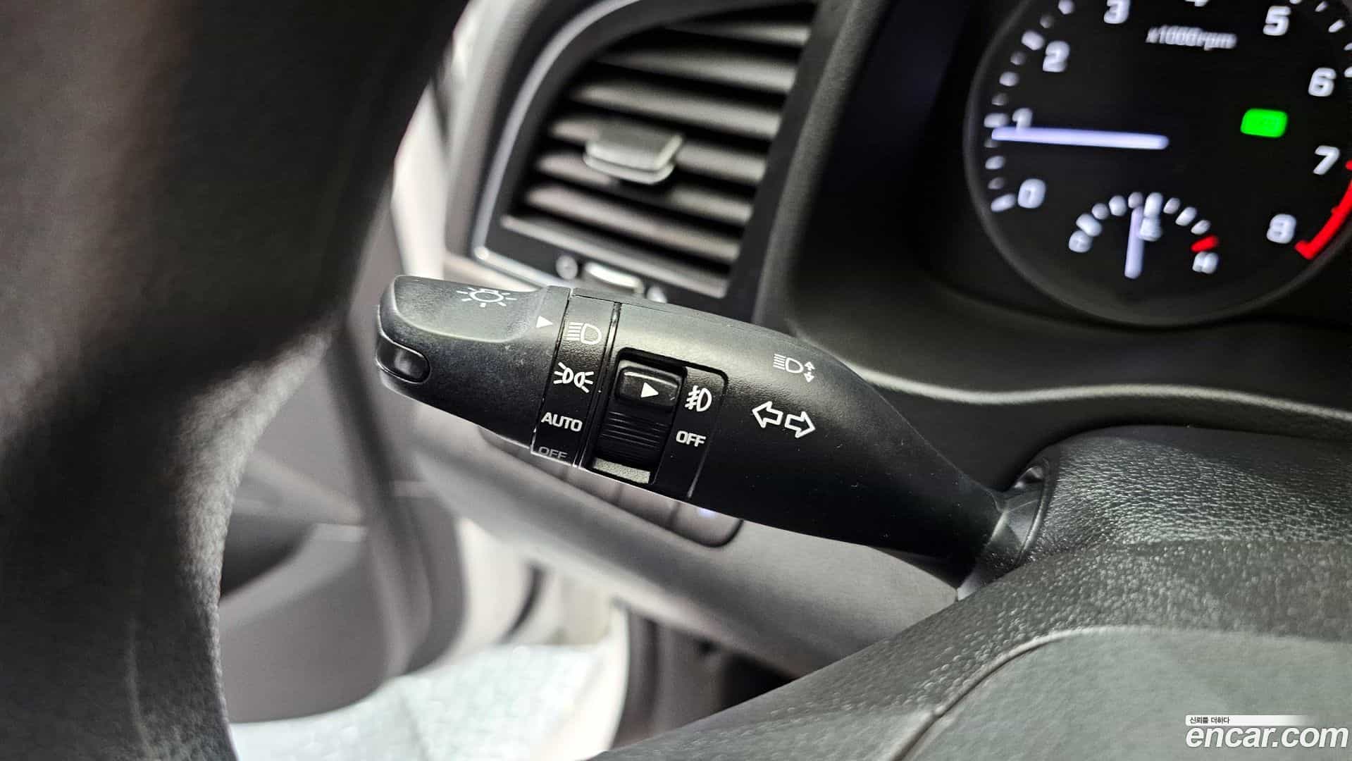 AVANTE Hyundai 2017.10-OPTION-022