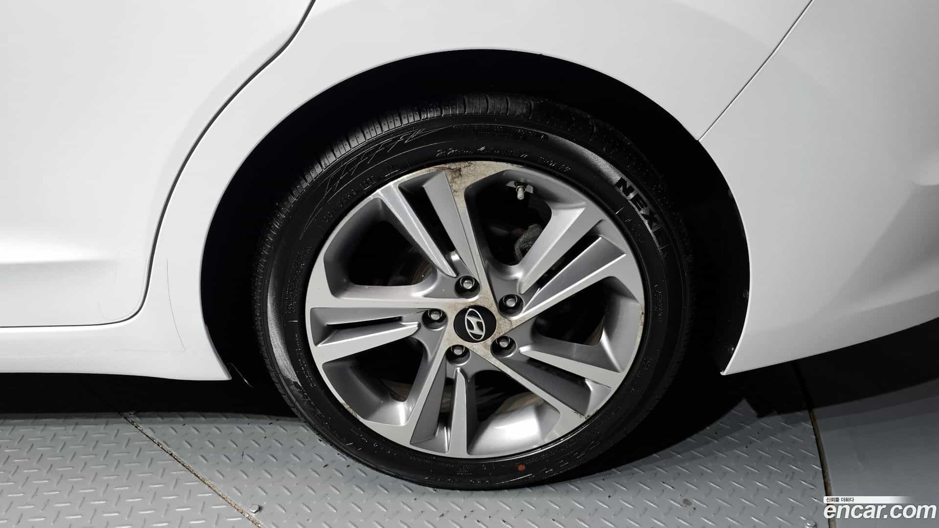 AVANTE Hyundai 2017.10-OUTER-031