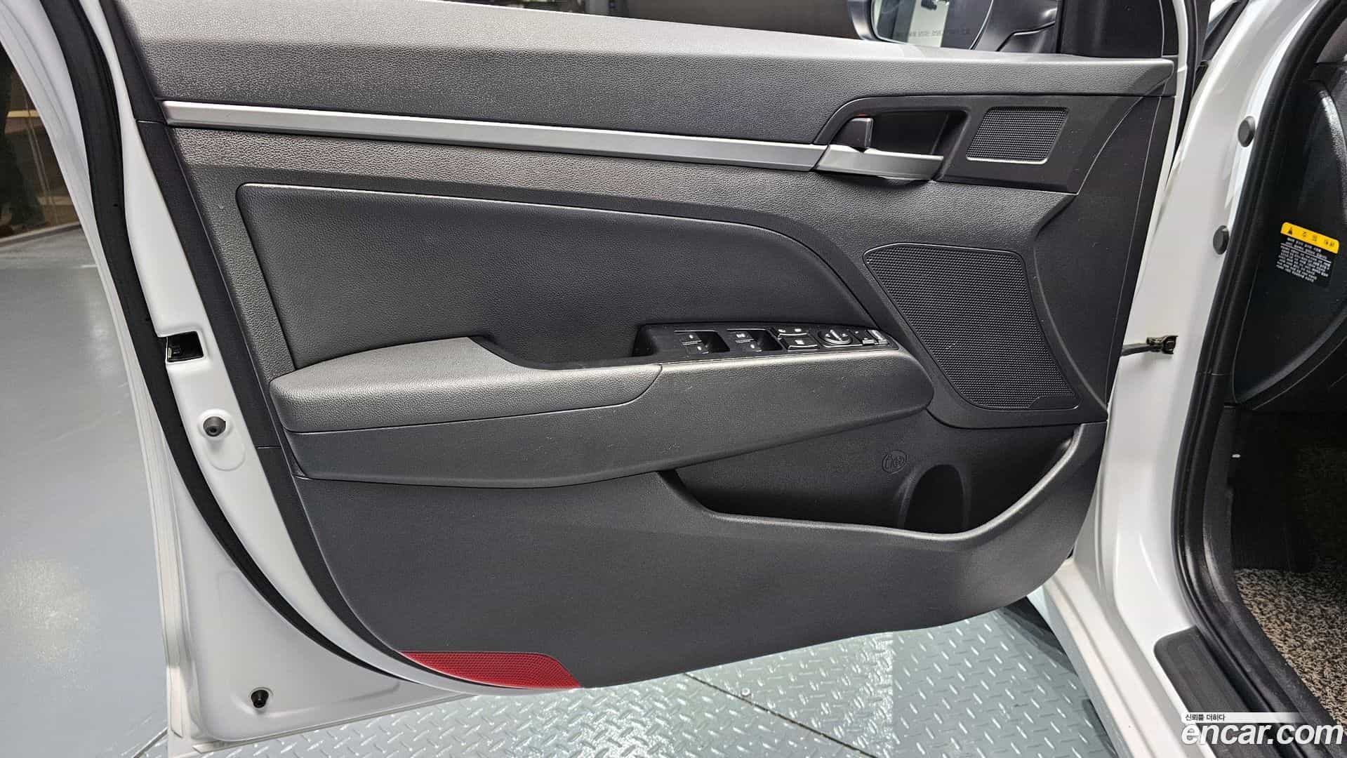 AVANTE Hyundai 2017.10-INNER-034
