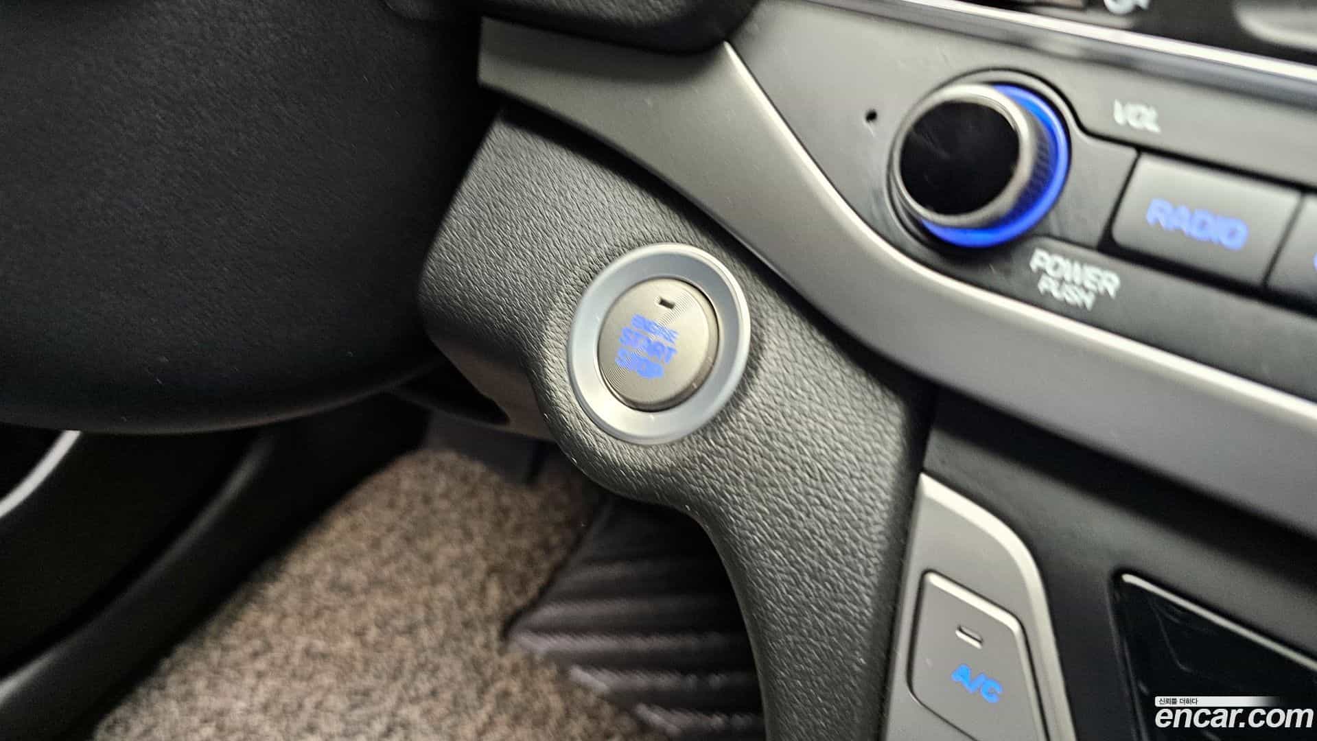 AVANTE Hyundai 2017.10-OPTION-040