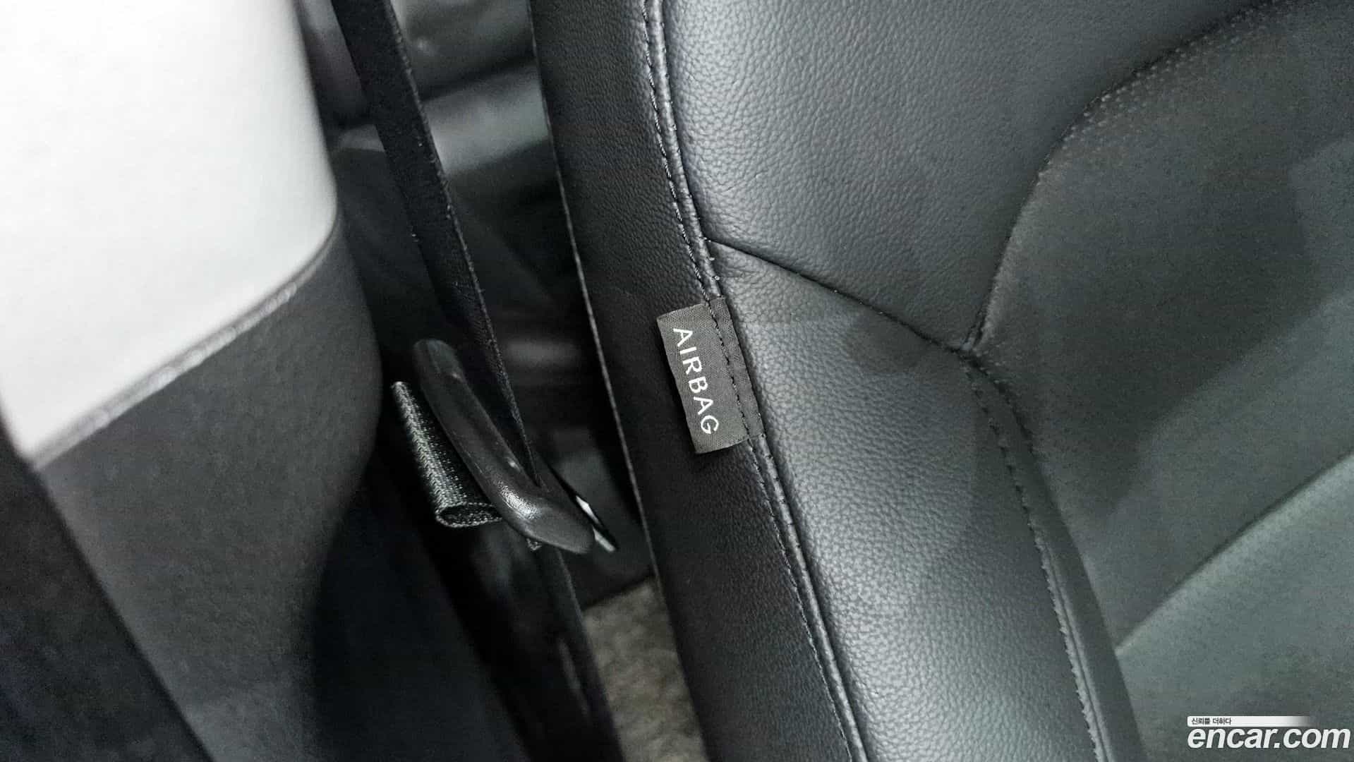 AVANTE Hyundai 2017.10-OPTION-042