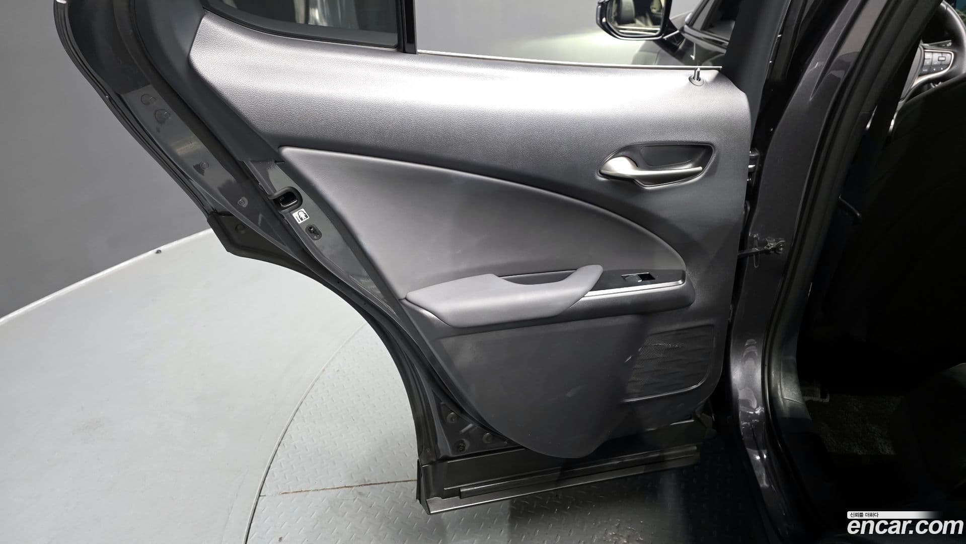 Main__Slider__Photo:UX Lexus 2023.11-24
