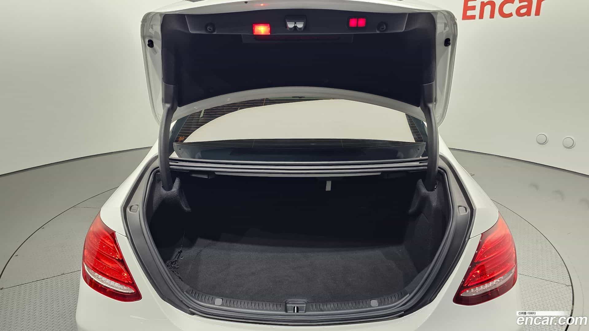 E-Class Mercedes-Benz 2018.3-OPTION-022