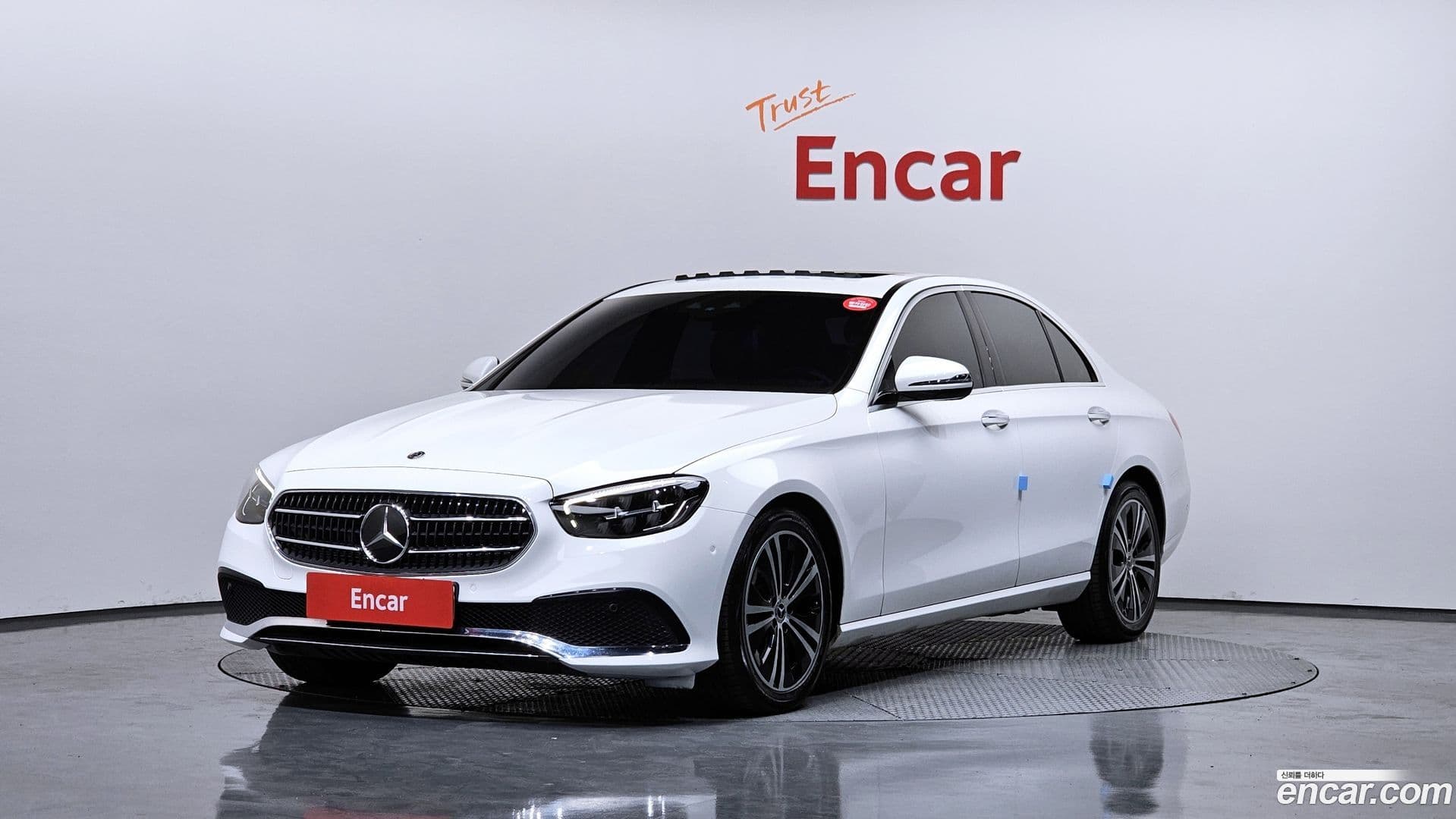 Main__Slider__Photo:E-Class Mercedes-Benz 2020.10-0