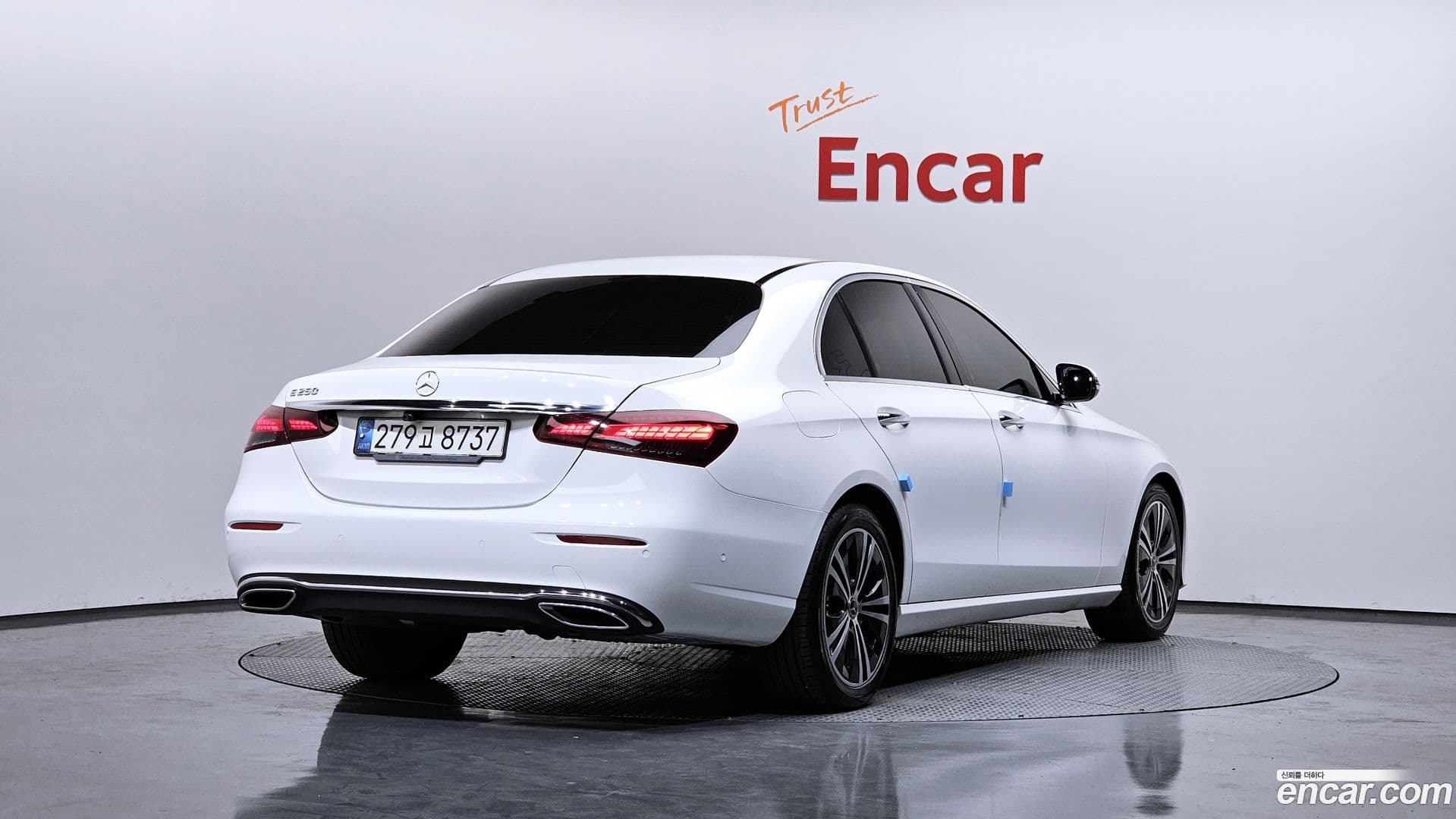 Main__Slider__Photo:E-Class Mercedes-Benz 2020.10-1