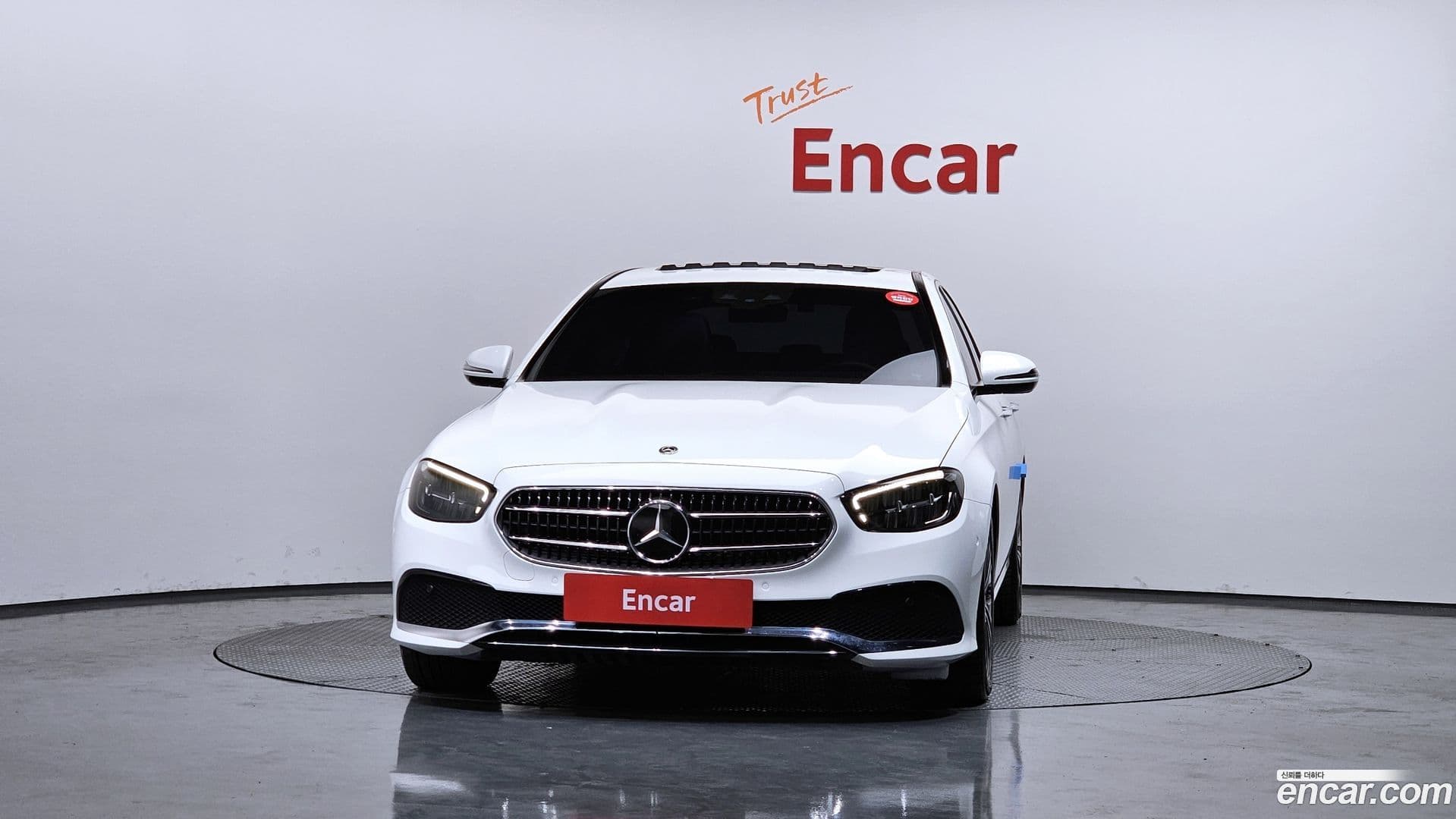 Main__Slider__Photo:E-Class Mercedes-Benz 2020.10-2