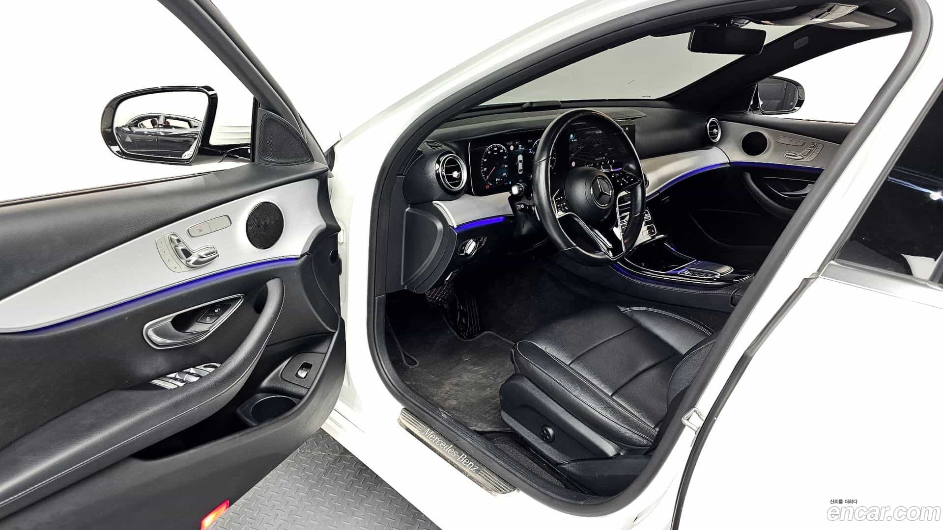 E-Class Mercedes-Benz 2020.10-INNER-010