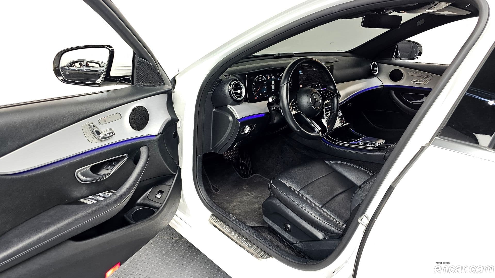Main__Slider__Photo:E-Class Mercedes-Benz 2020.10-9