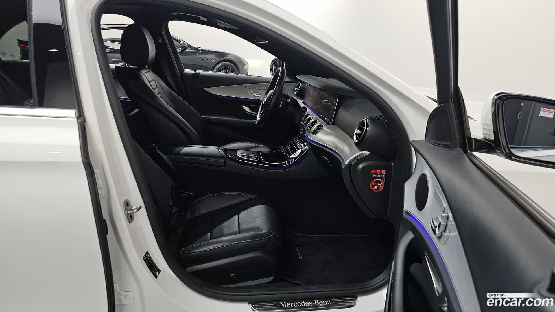 E-Class Mercedes-Benz 2020.10-OPTION-015