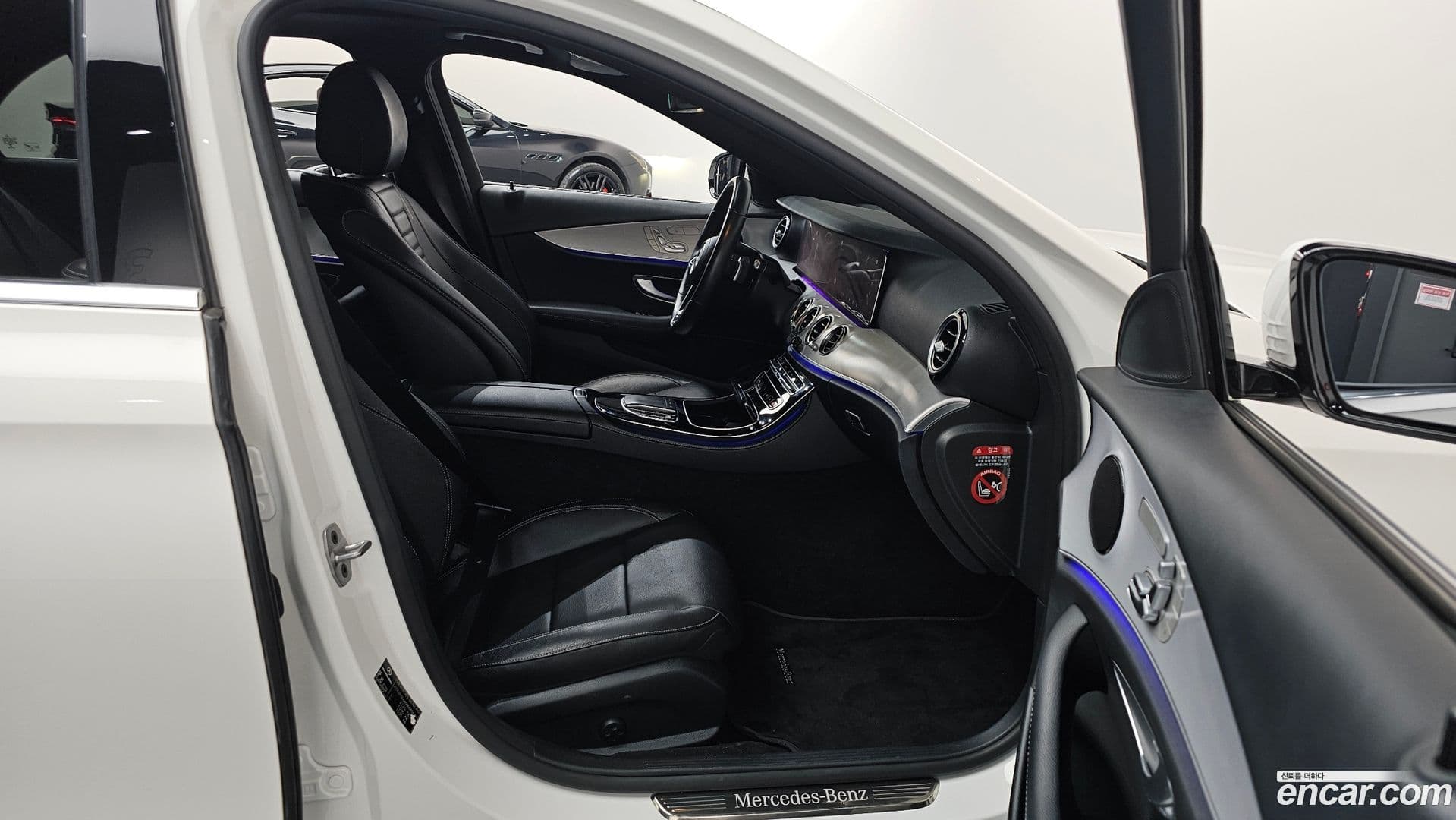 Main__Slider__Photo:E-Class Mercedes-Benz 2020.10-10