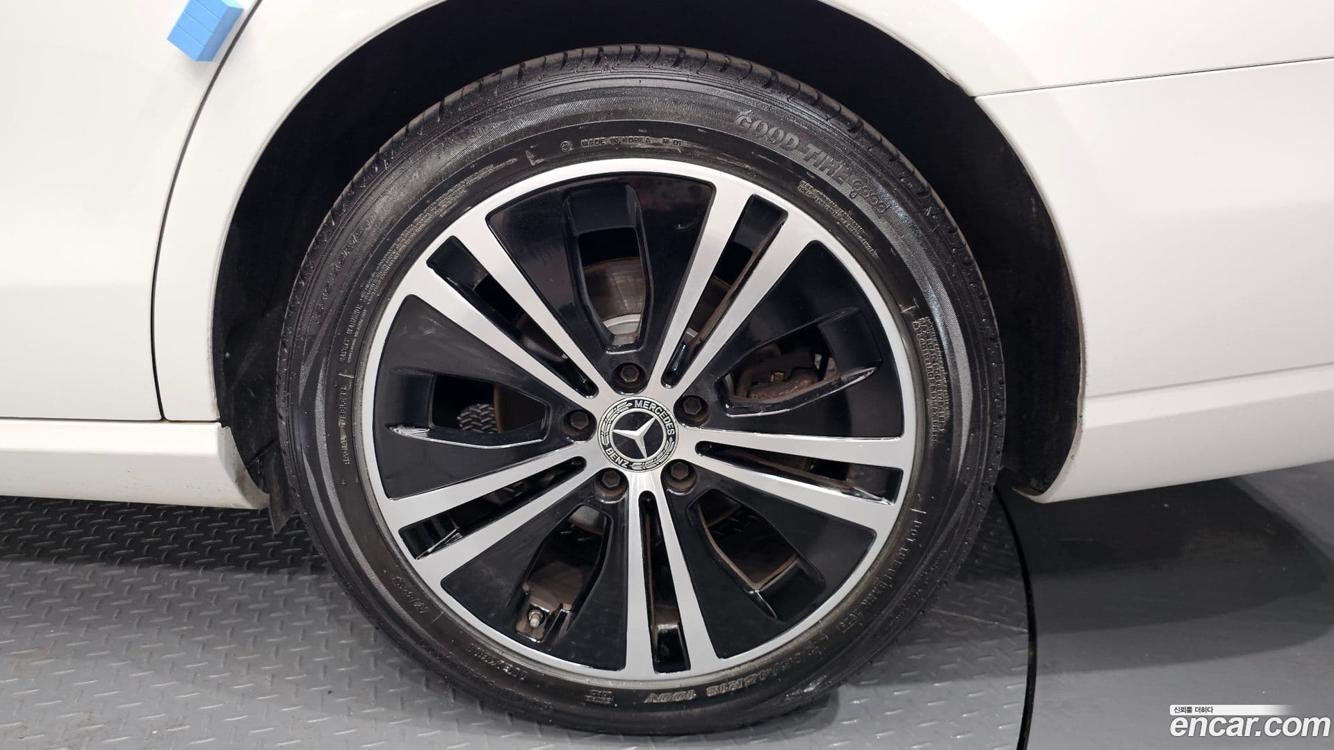 Main__Slider__Photo:E-Class Mercedes-Benz 2020.10-20