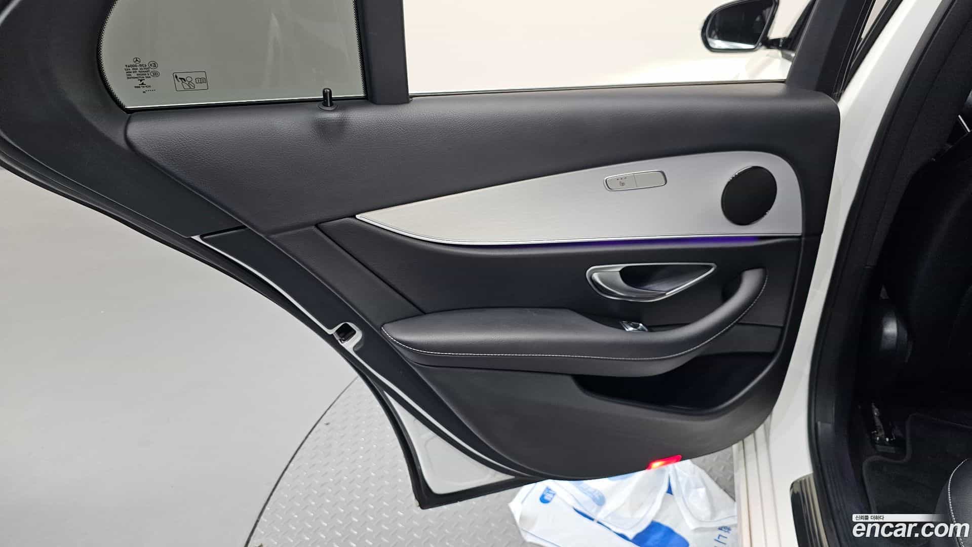E-Class Mercedes-Benz 2020.10-INNER-035