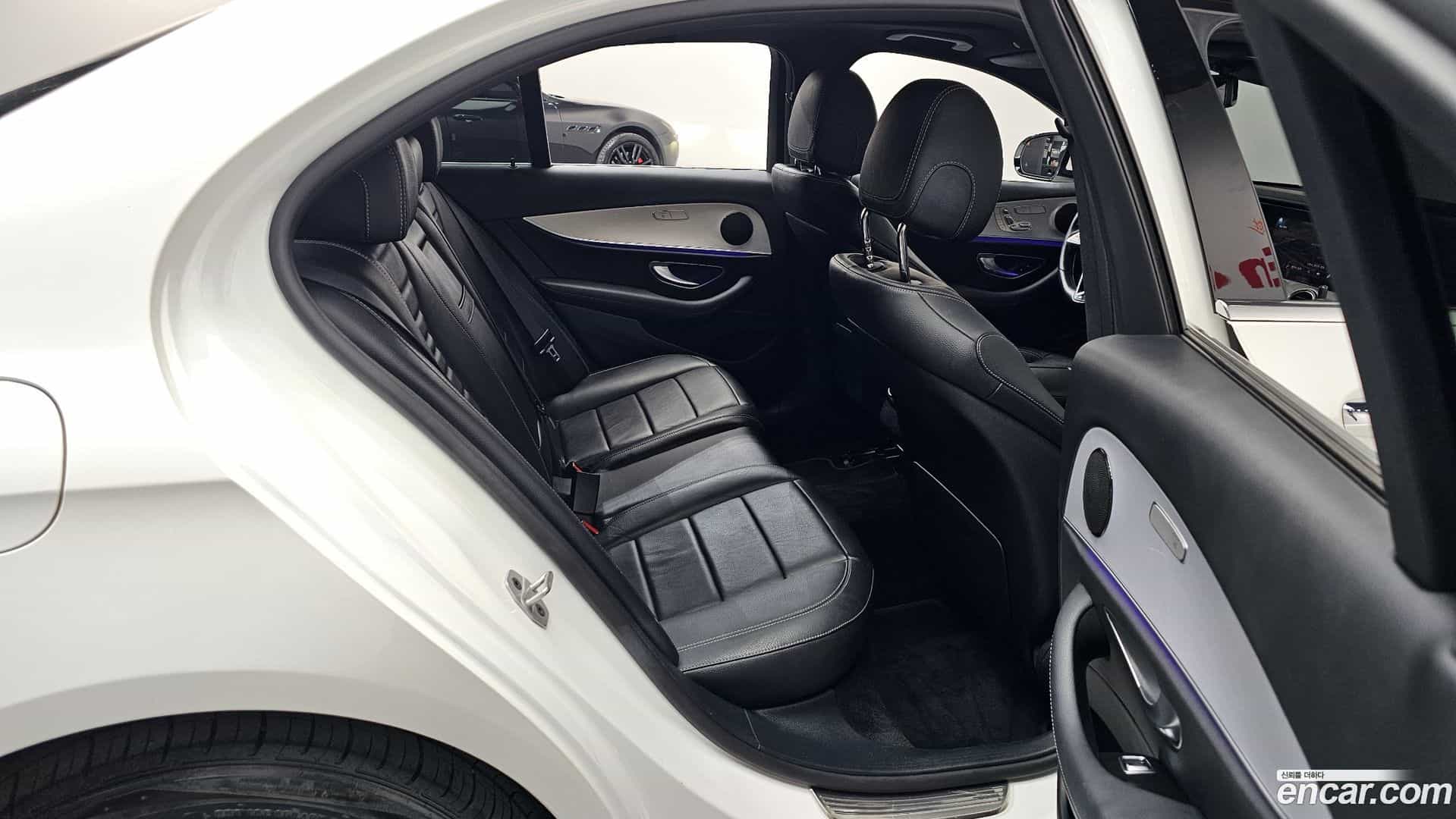 E-Class Mercedes-Benz 2020.10-INNER-036