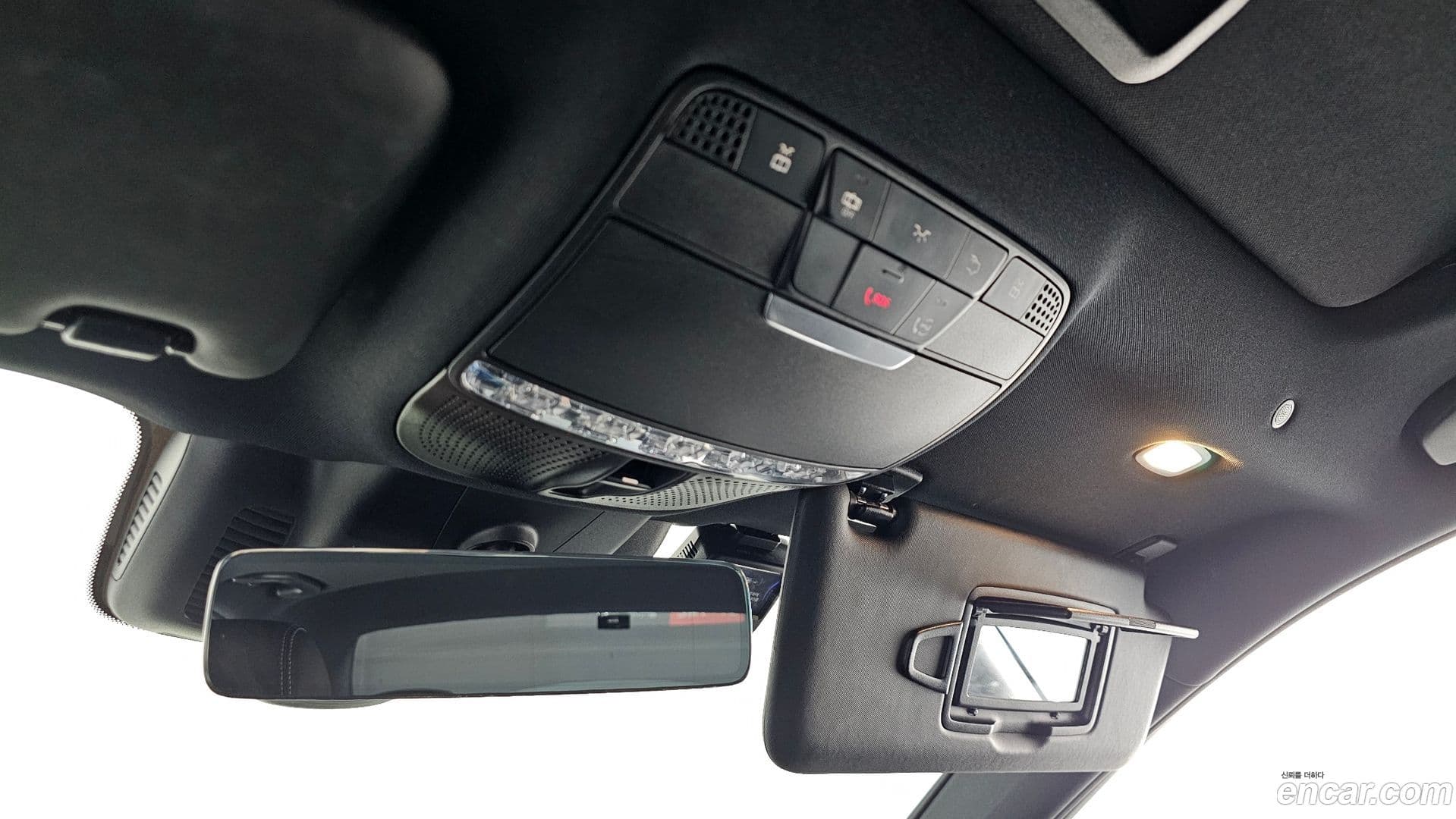 Main__Slider__Photo:E-Class Mercedes-Benz 2020.10-27