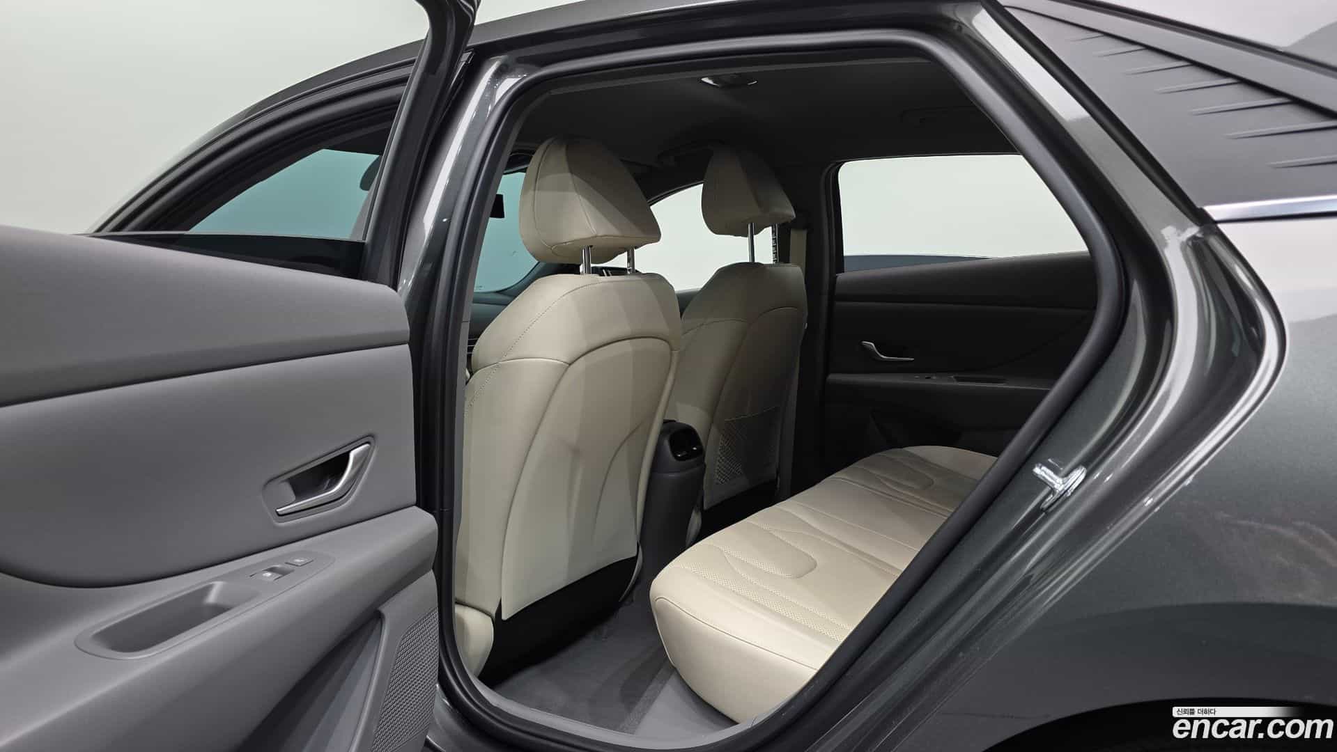 AVANTE Hyundai 2022.11-OPTION-021