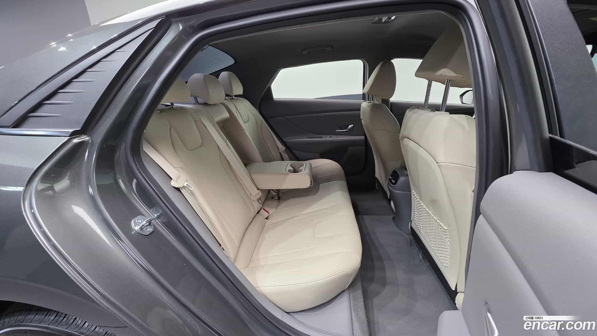 AVANTE Hyundai 2022.11-OPTION-023