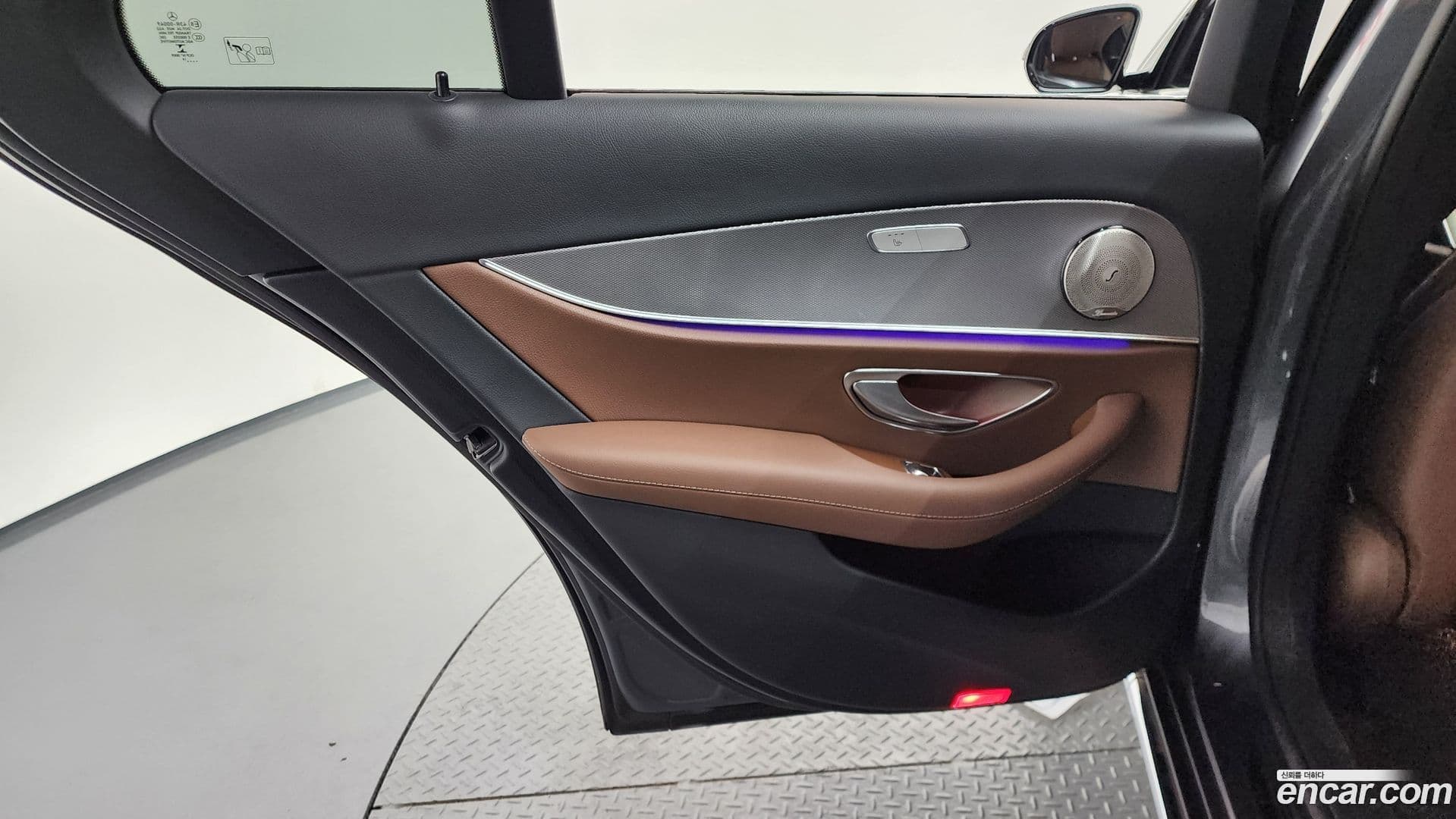 Main__Slider__Photo:E-Class Mercedes-Benz 2019.8-24