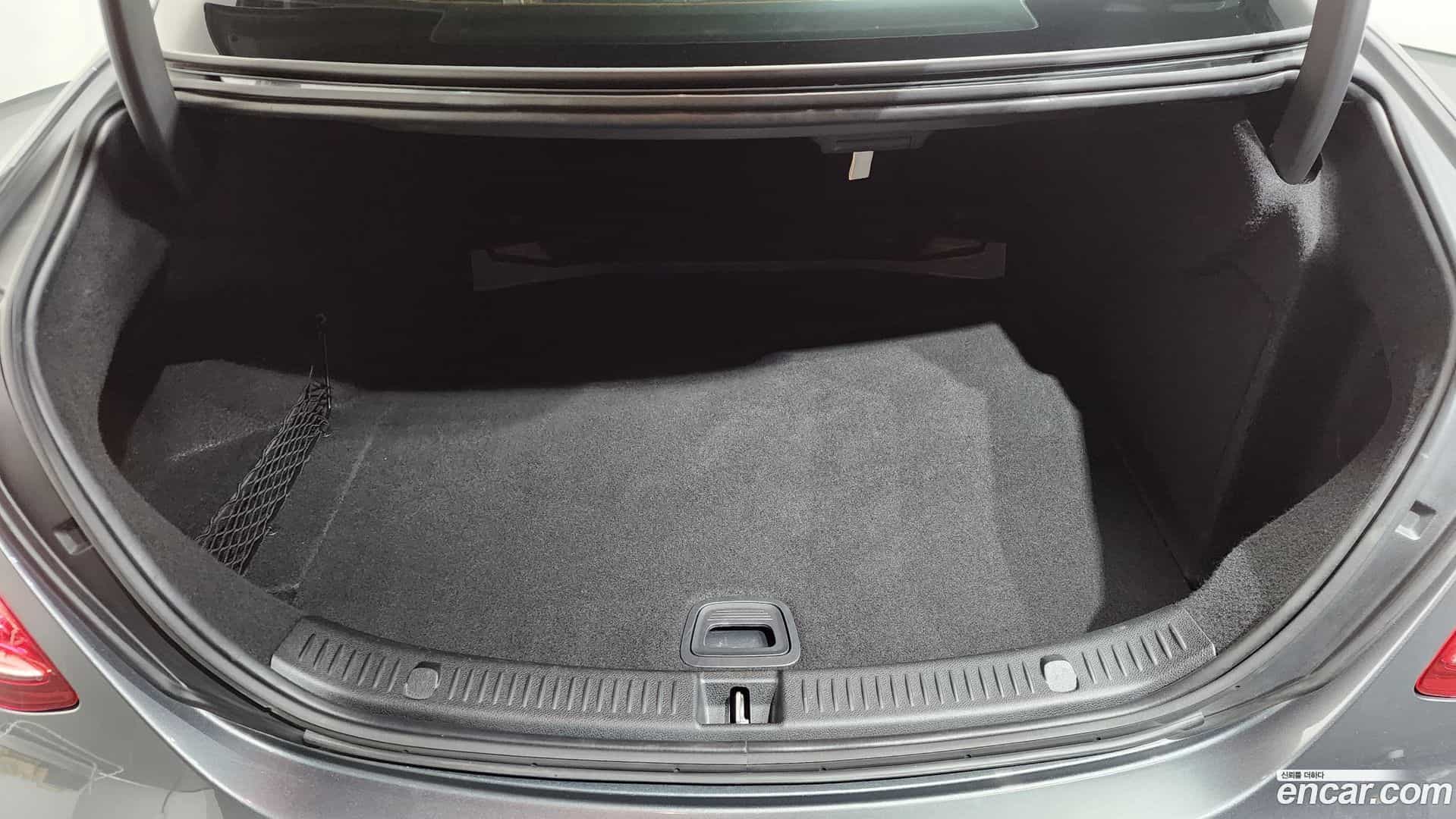 E-Class Mercedes-Benz 2019.8-OPTION-040