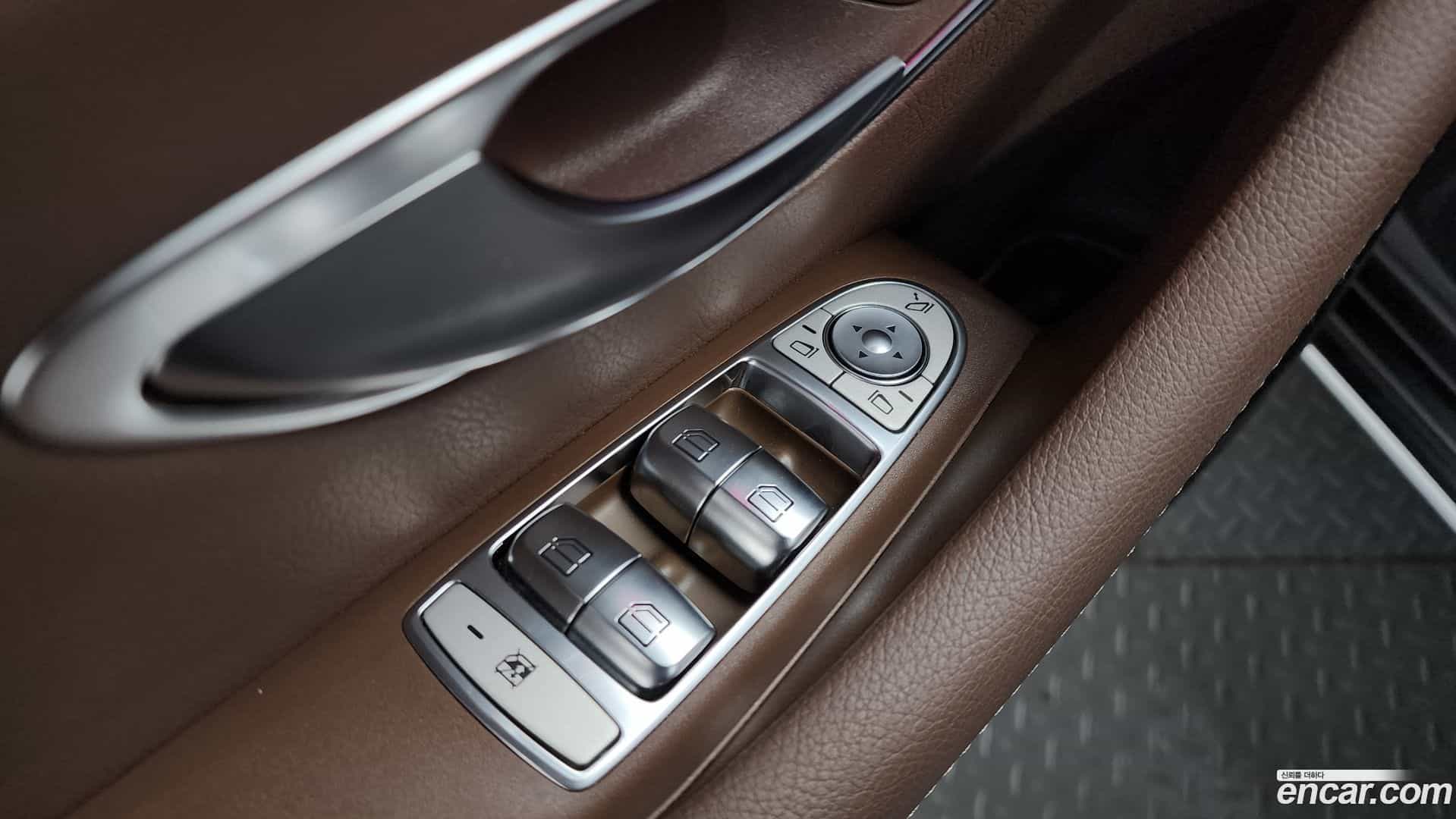 E-Class Mercedes-Benz 2019.8-OPTION-047