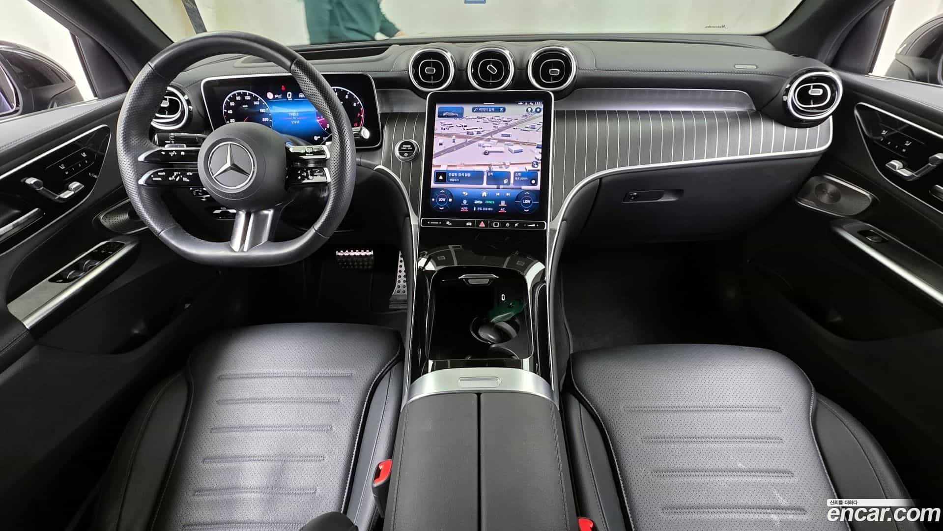 GLC-Class Mercedes-Benz 2023.11-INNER-007