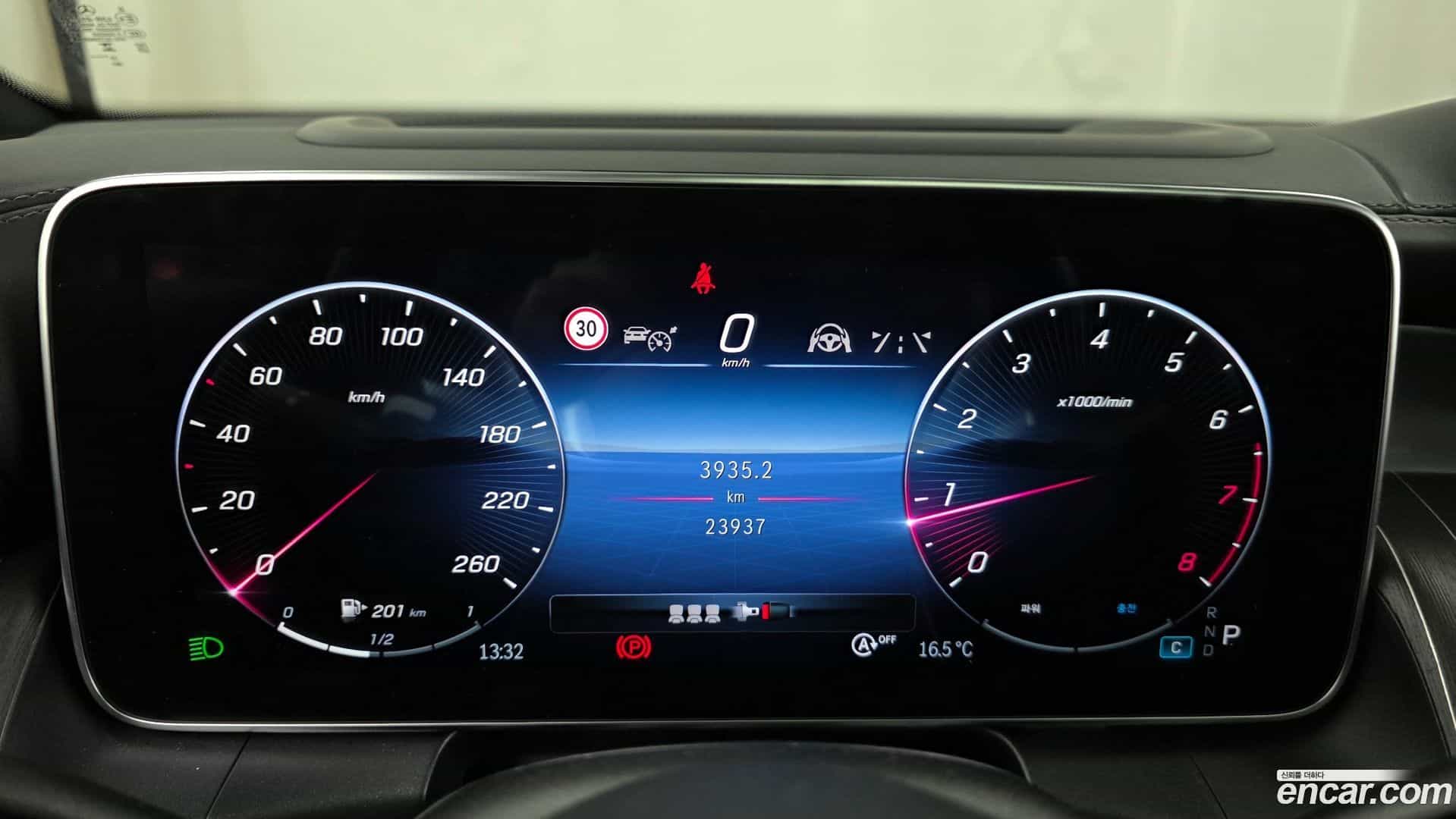 GLC-Class Mercedes-Benz 2023.11-INNER-008