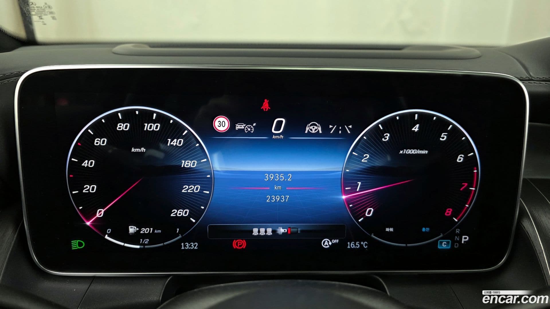 Main__Slider__Photo:GLC-Class Mercedes-Benz 2023.11-7