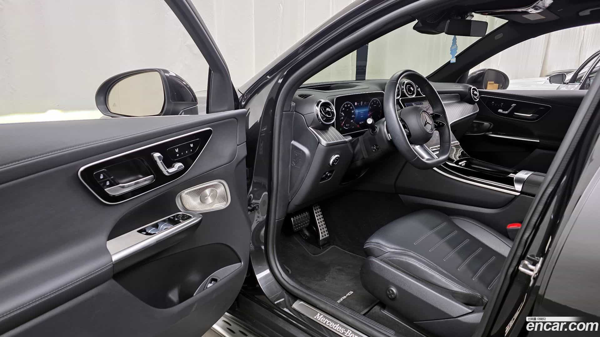 GLC-Class Mercedes-Benz 2023.11-INNER-010