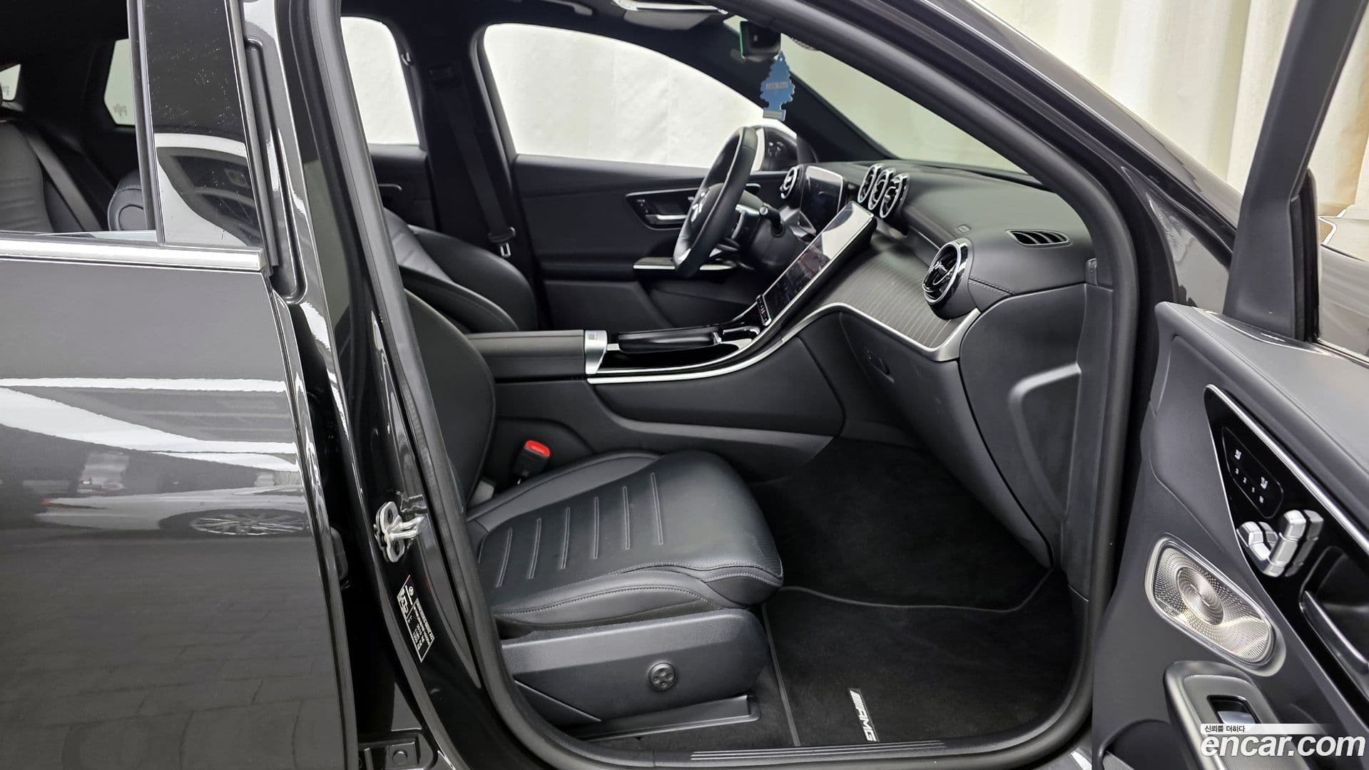 Main__Slider__Photo:GLC-Class Mercedes-Benz 2023.11-10