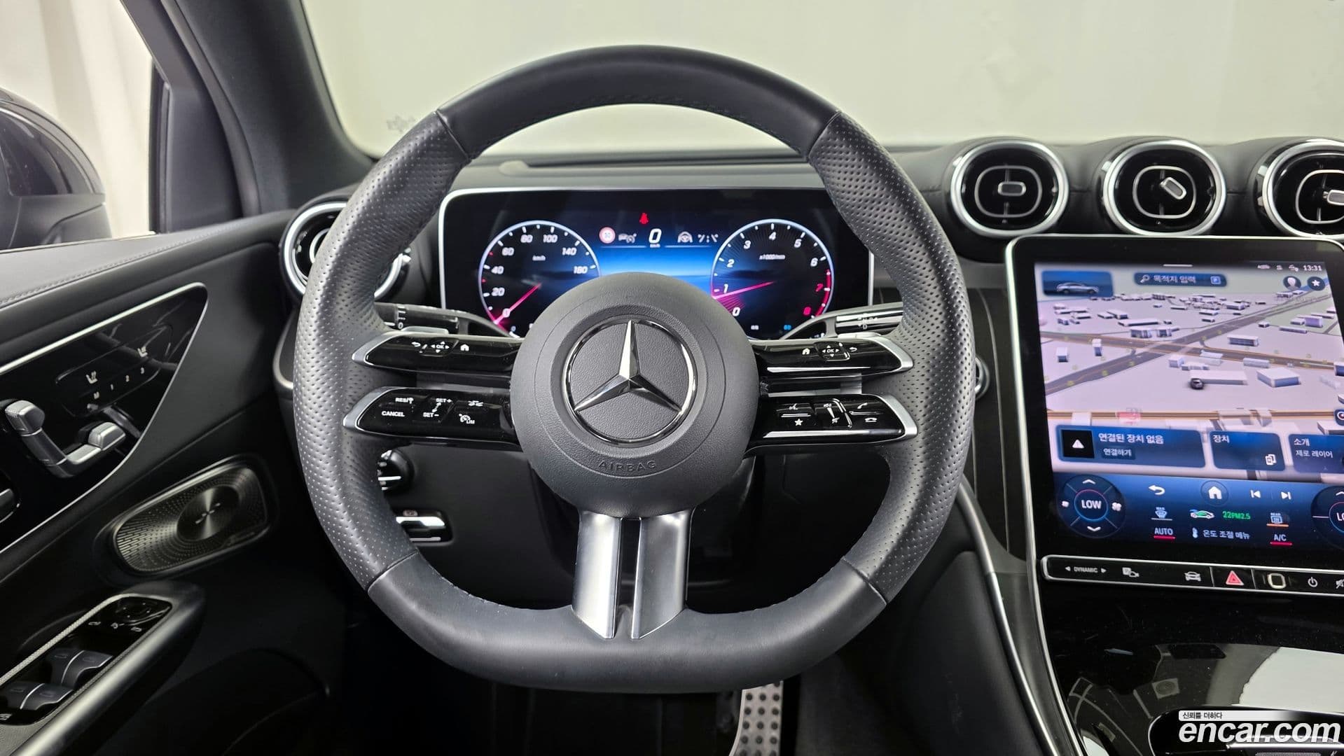Main__Slider__Photo:GLC-Class Mercedes-Benz 2023.11-12