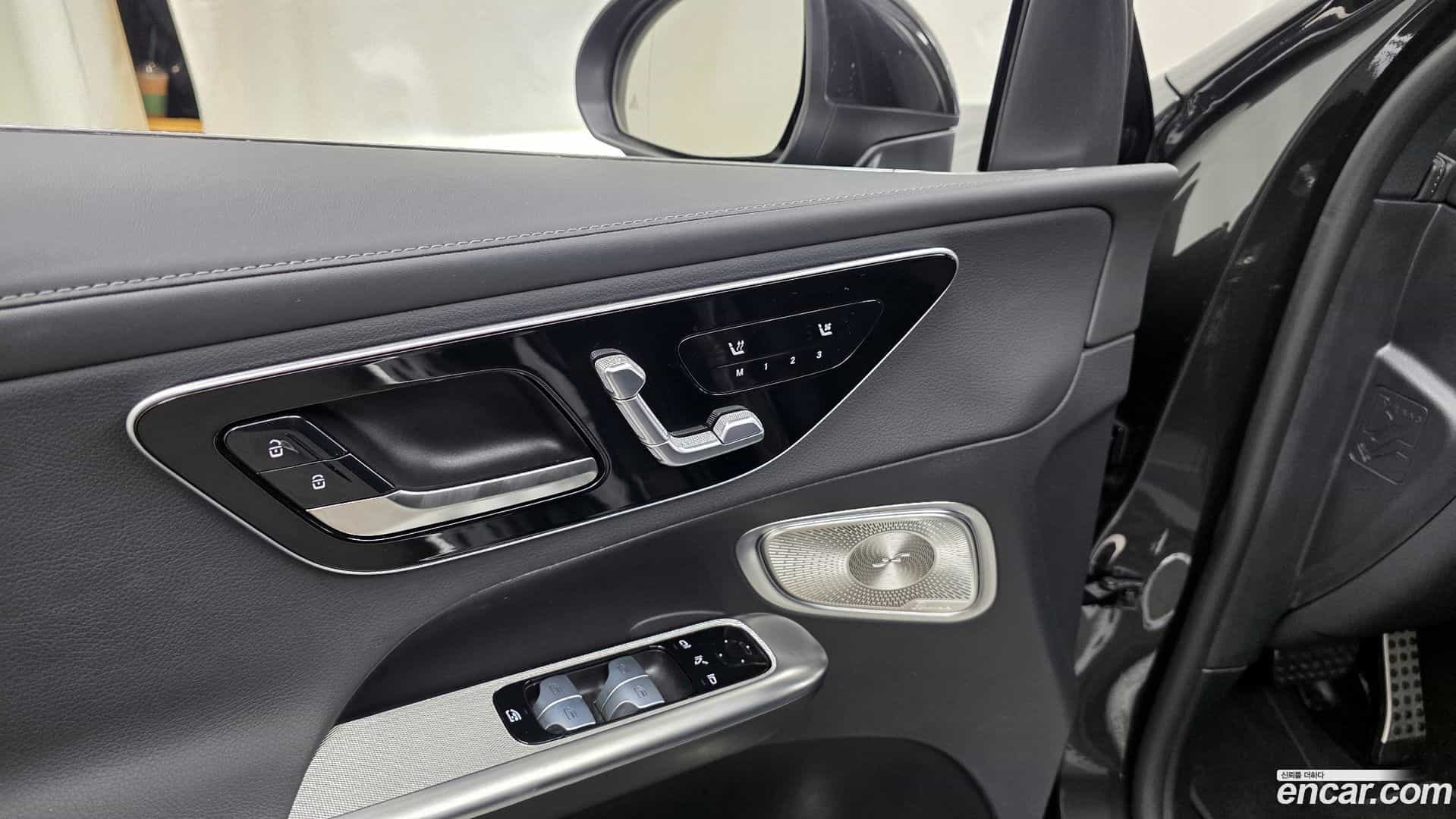 GLC-Class Mercedes-Benz 2023.11-OPTION-040