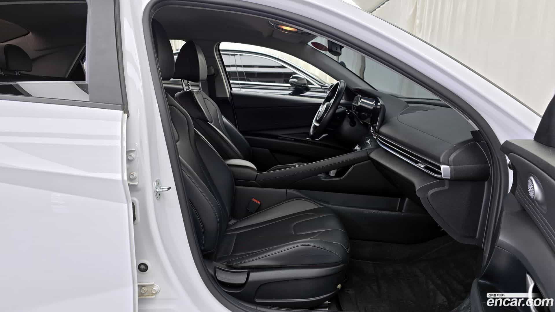 AVANTE Hyundai 2021.4-OPTION-015