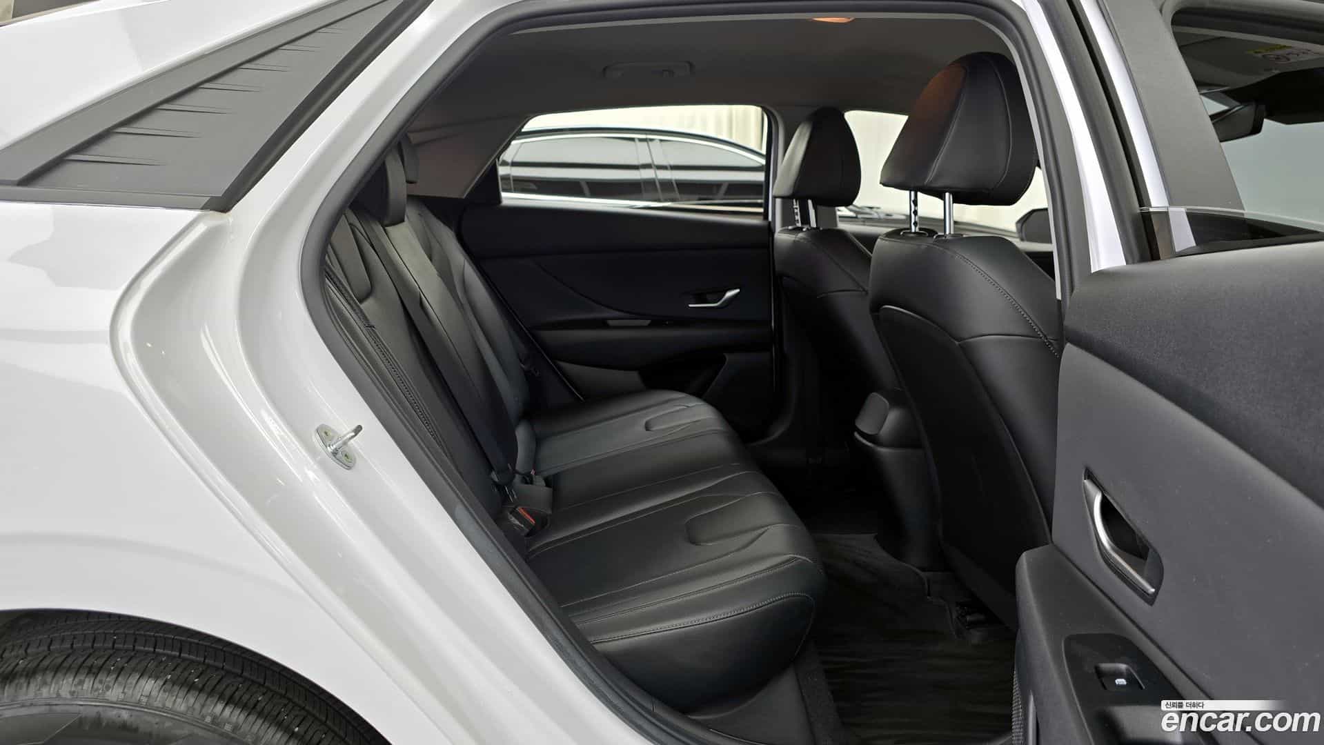 AVANTE Hyundai 2021.4-OPTION-016