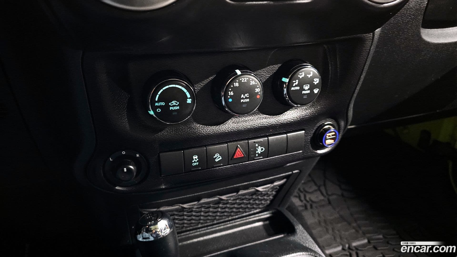 Main__Slider__Photo:Wrangler Jeep 2017.3-30