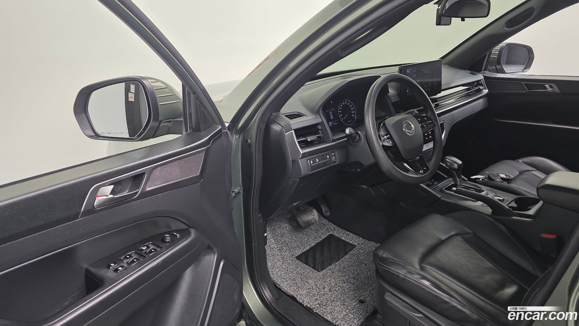 Main__Slider__Photo:Rexton KG Mobility 2023.6-10