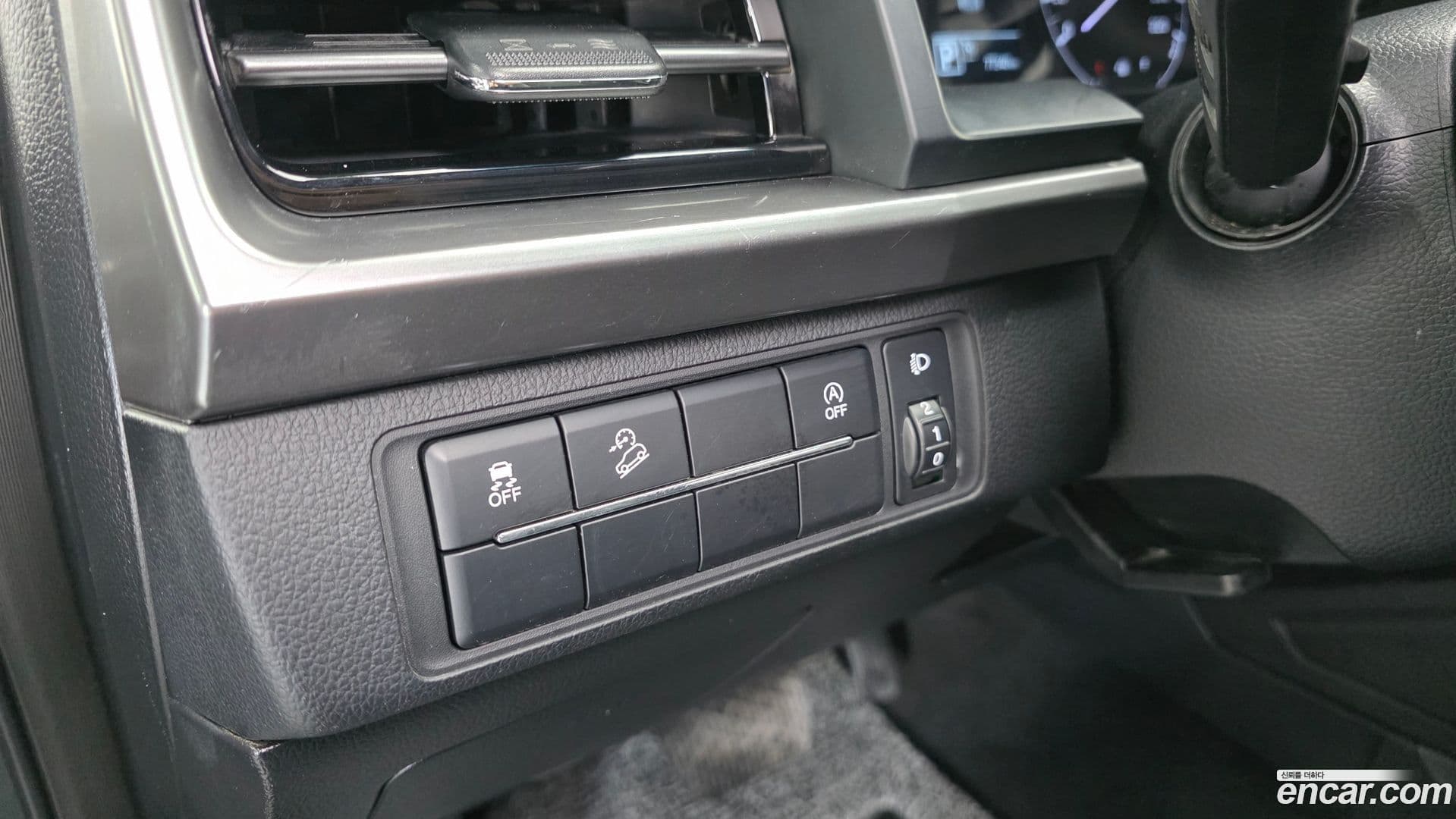 Main__Slider__Photo:Rexton KG Mobility 2023.6-12